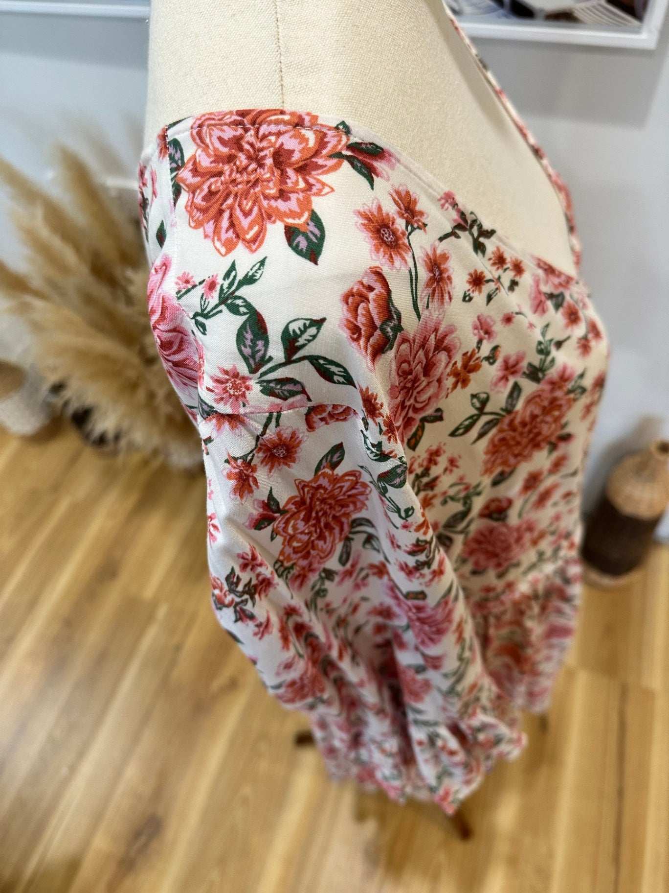 Dreamcatcher - Dress - Size 12 - Pink and white with floral pattern