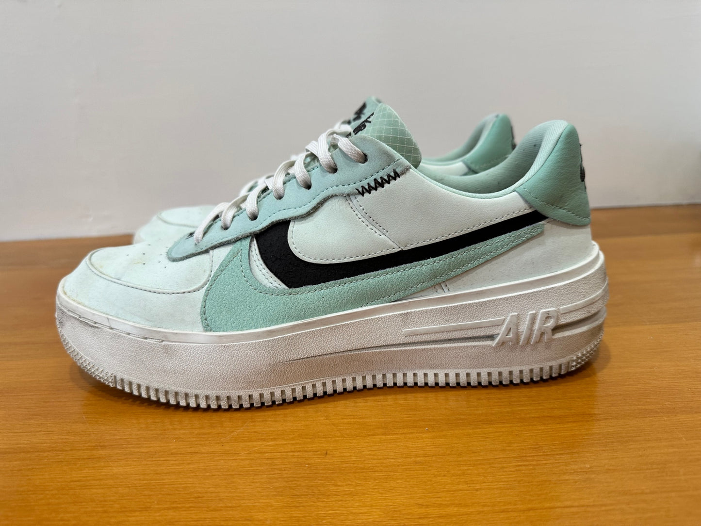 Nike Air Force 1 - Sneakers - EU 43 or 11 - Light mint green, white, black
