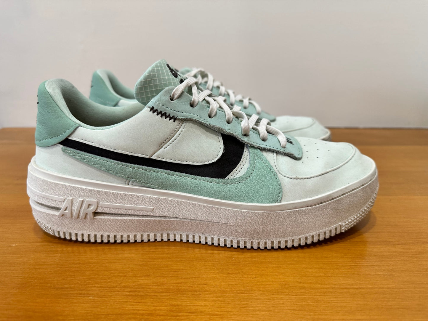 Nike Air Force 1 - Sneakers - EU 43 or 11 - Light mint green, white, black