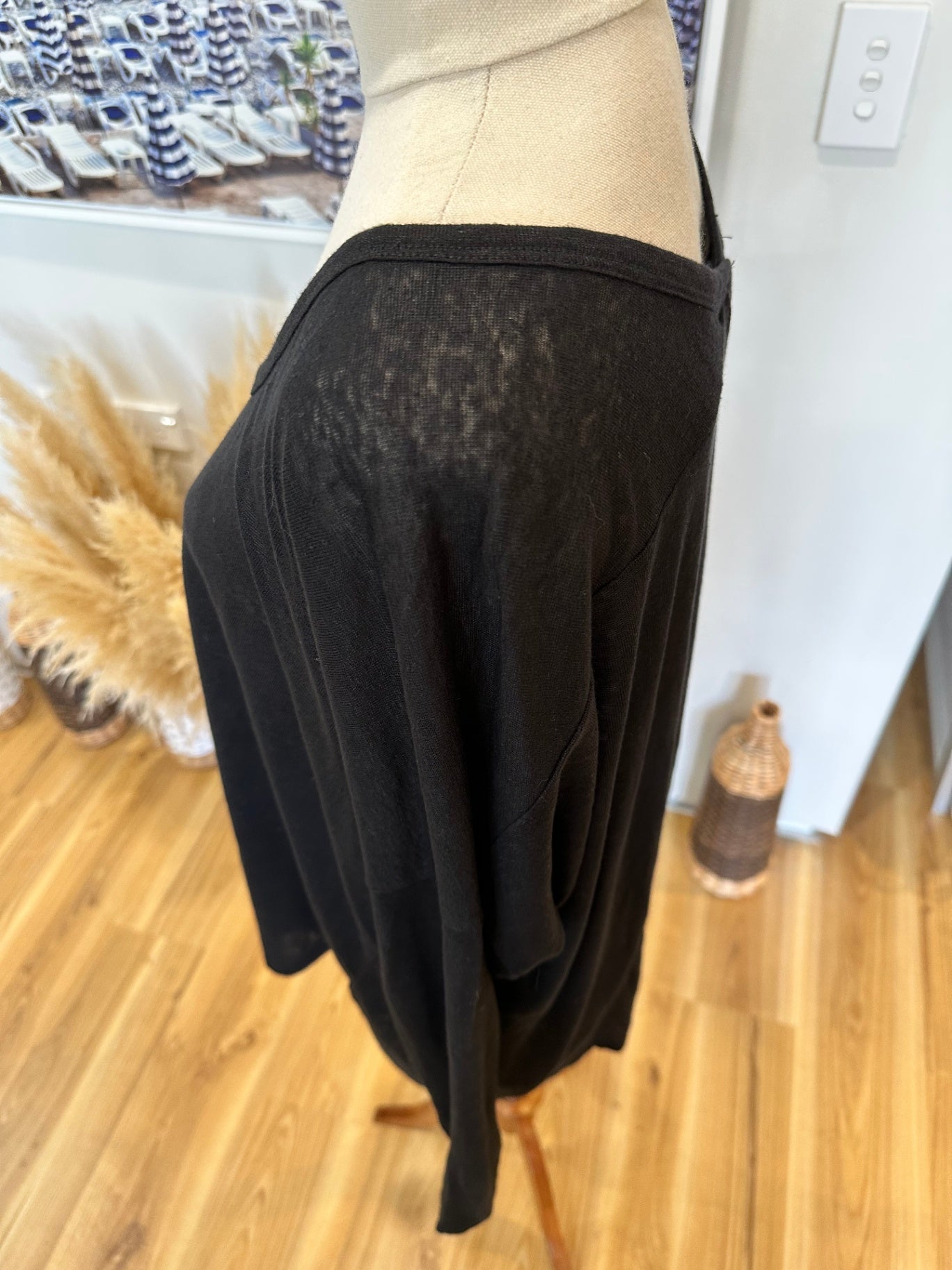 Decjuba - Long Sleeve - Linen Top - Size Large - Black