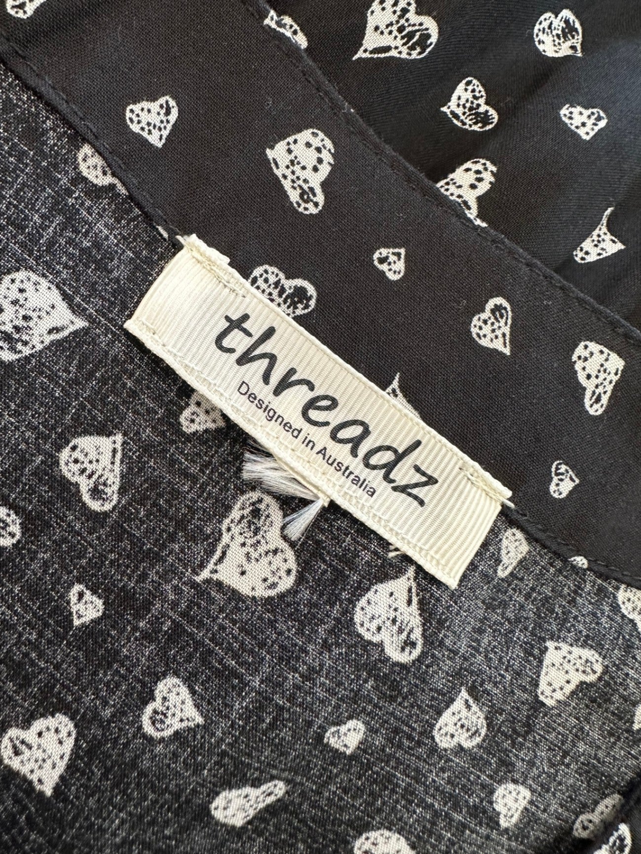 Threadz Blouse - Size 18 - Black and white w Hearts