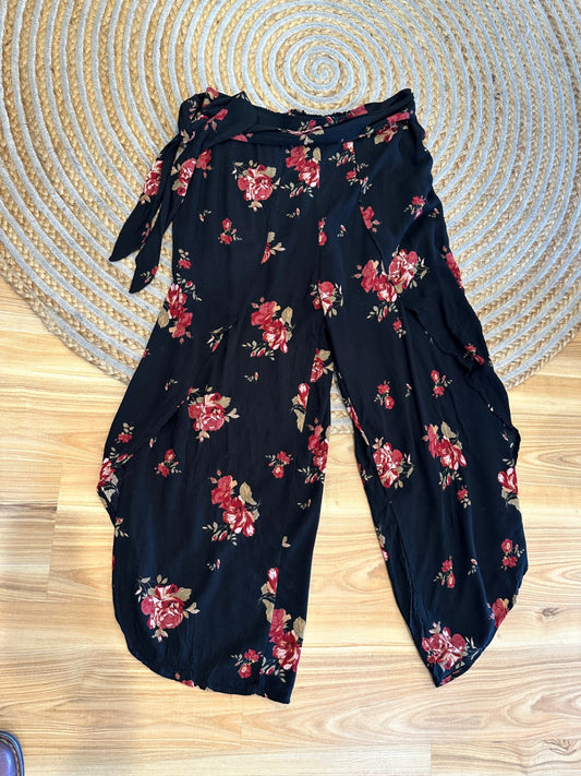 Wide Leg - Cut-Out Pants - Size 16 - Black w Floral