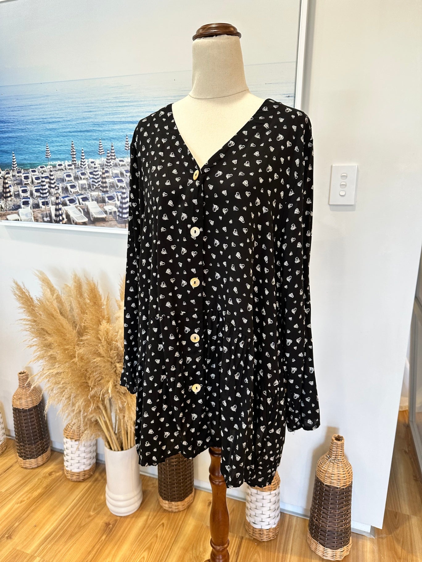 Threadz Blouse - Size 18 - Black and white w Hearts