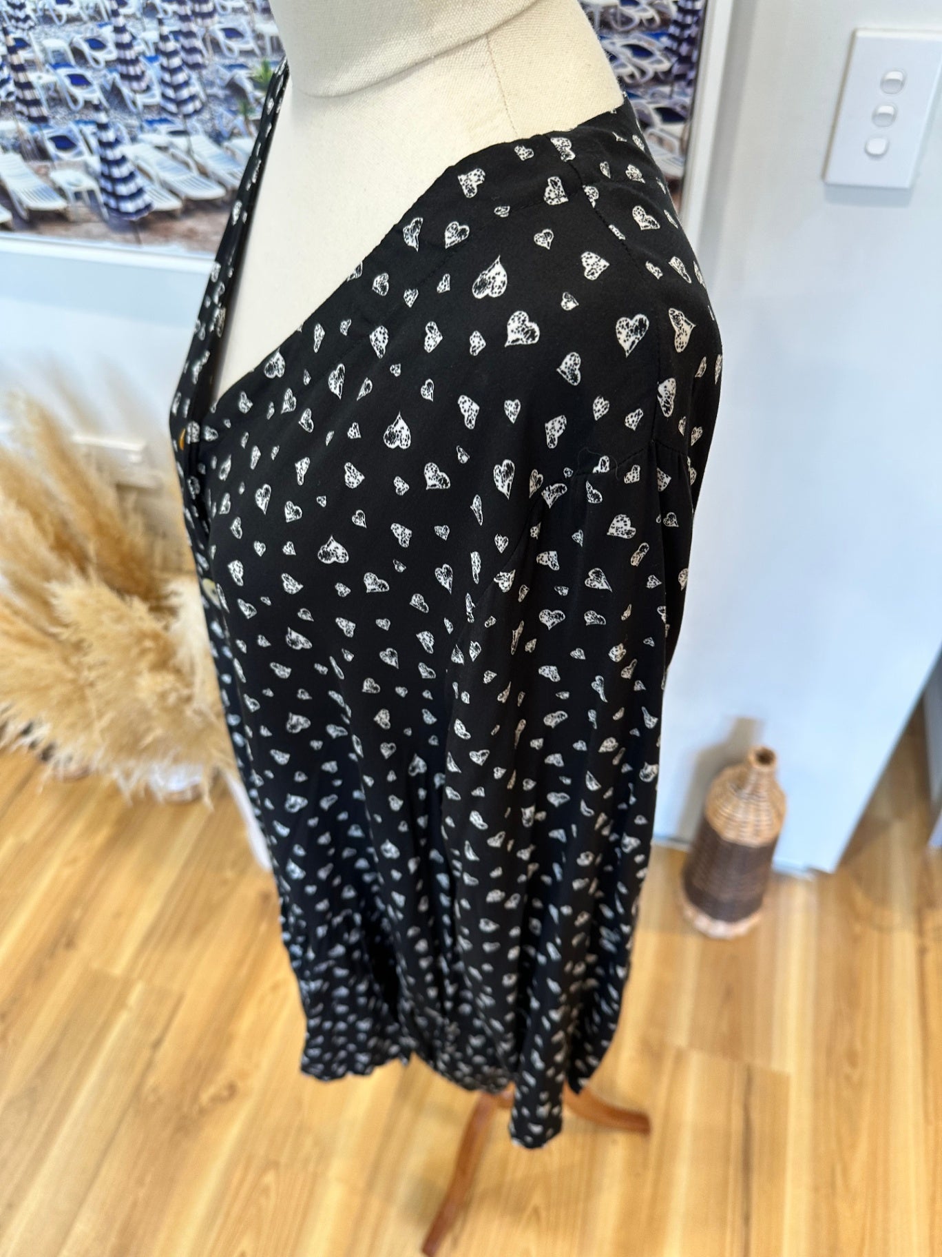 Threadz Blouse - Size 18 - Black and white w Hearts