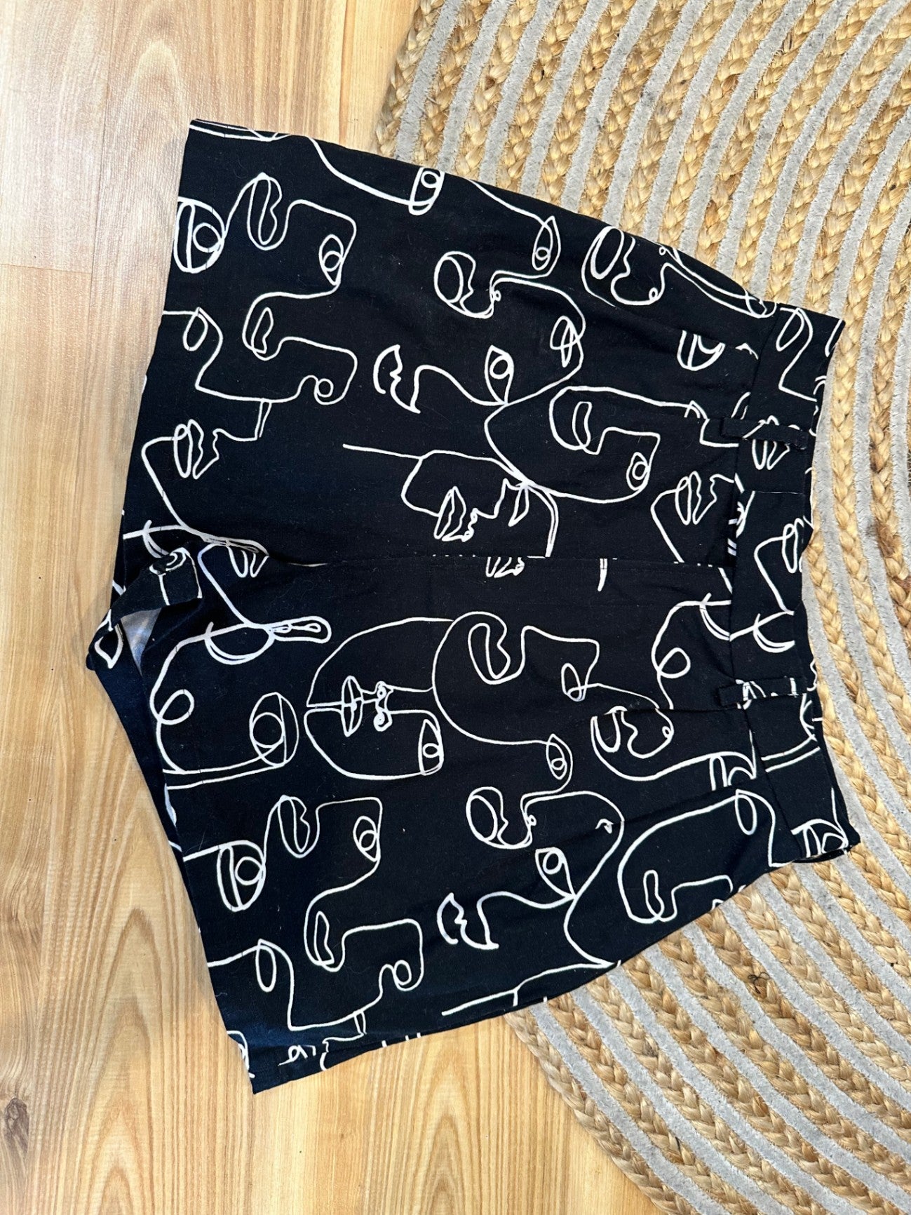 Shorts - Extra Small - Black and white