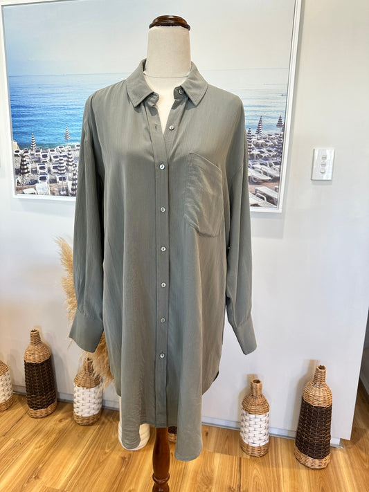 Decjuba - Top - Medium / Large - Sage (New without tags)