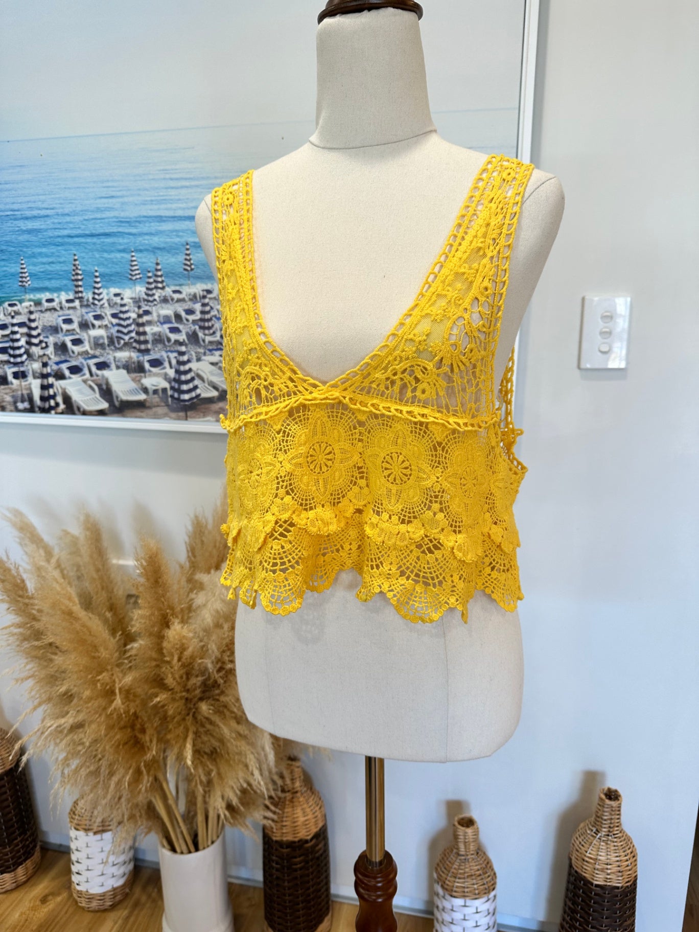 Glassons - Lace Crop Top - Size Medium - Yellow