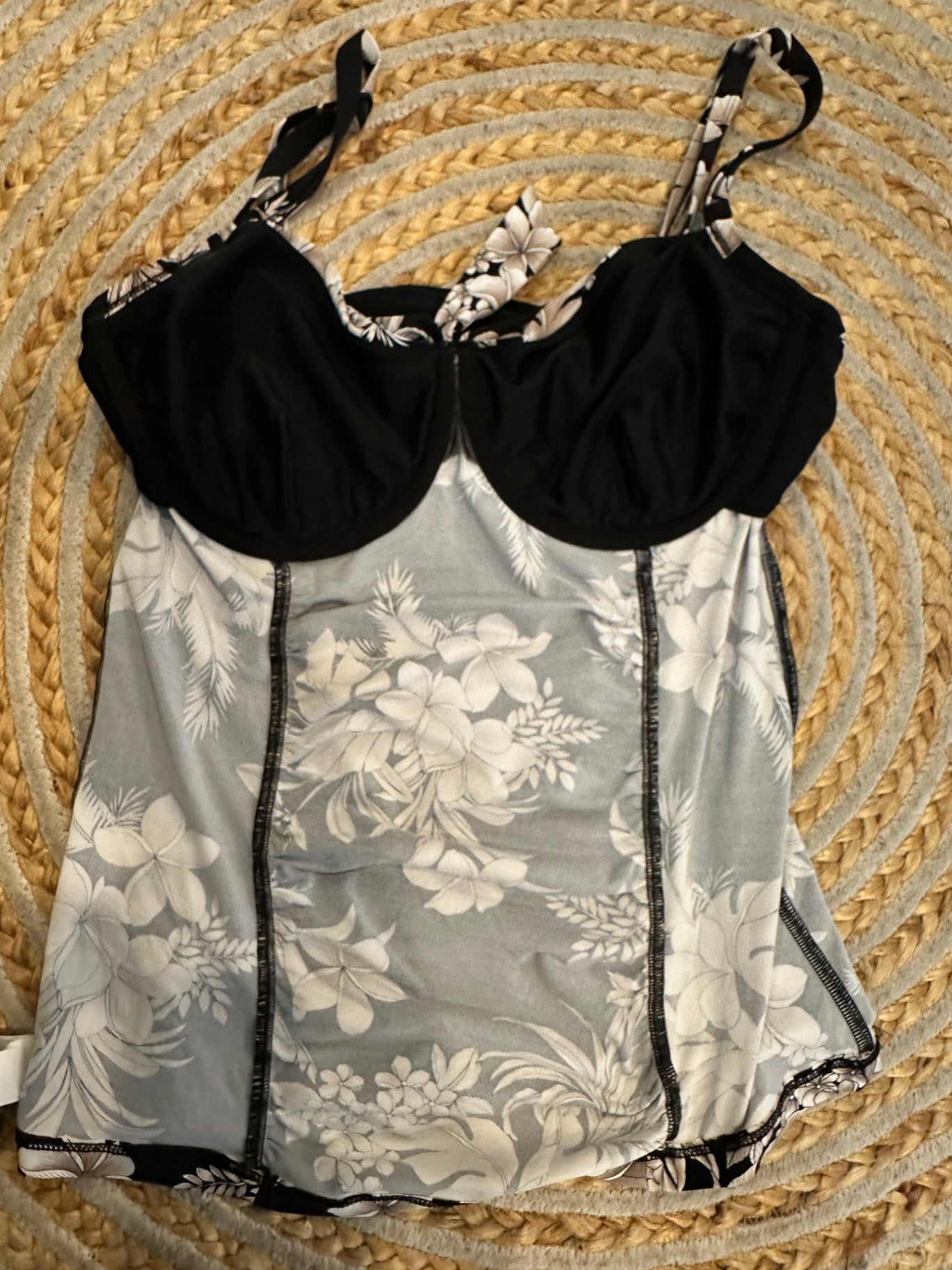 Seafolly - Swimsuit - Size 14 DD - Black and white