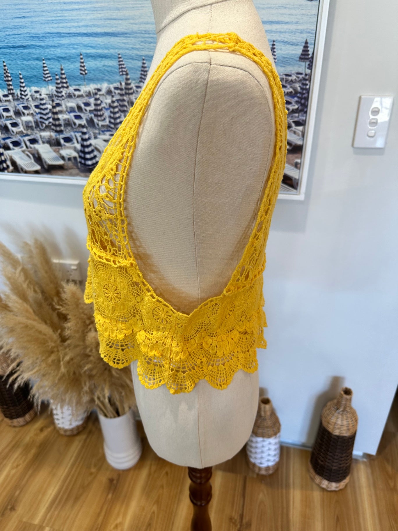 Glassons - Lace Crop Top - Size Medium - Yellow