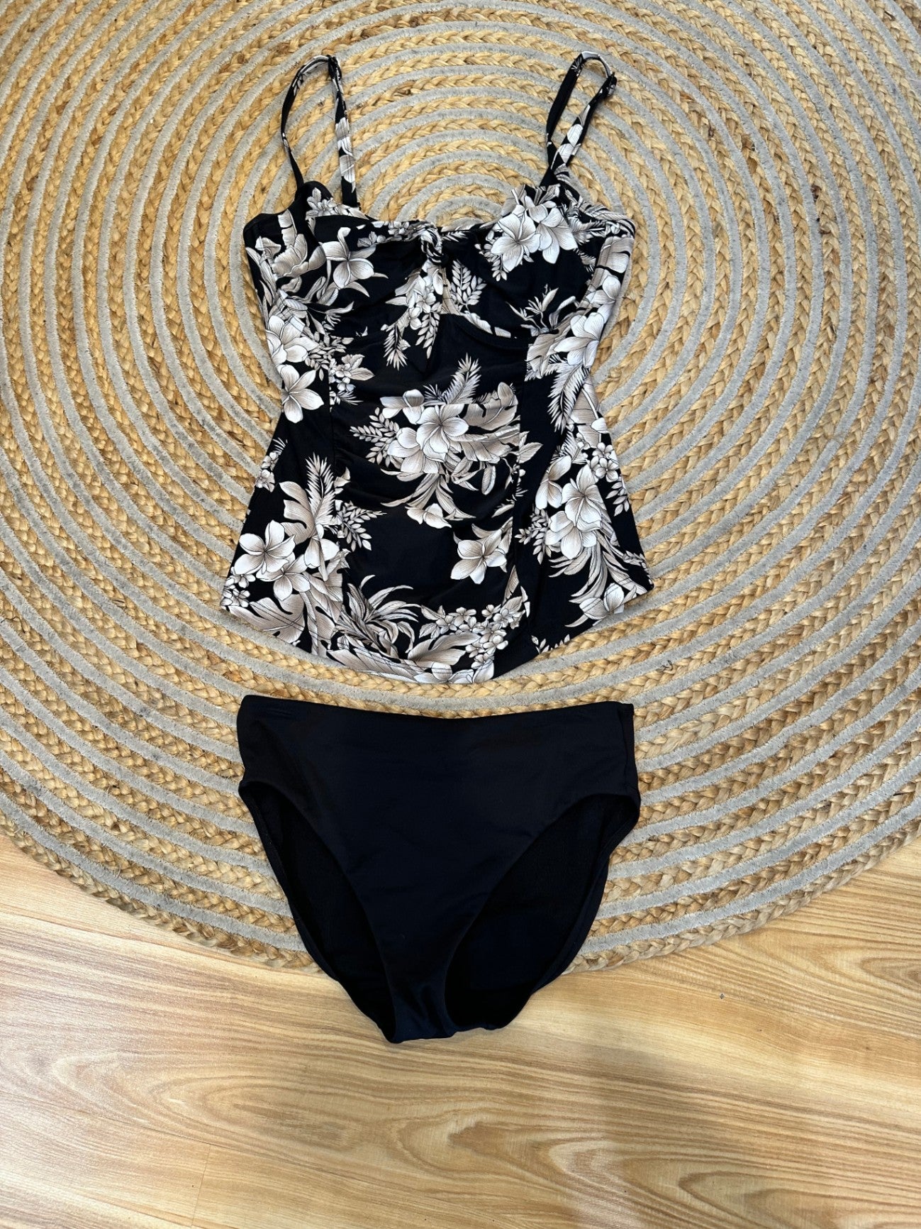 Seafolly - Swimsuit - Size 14 DD - Black and white