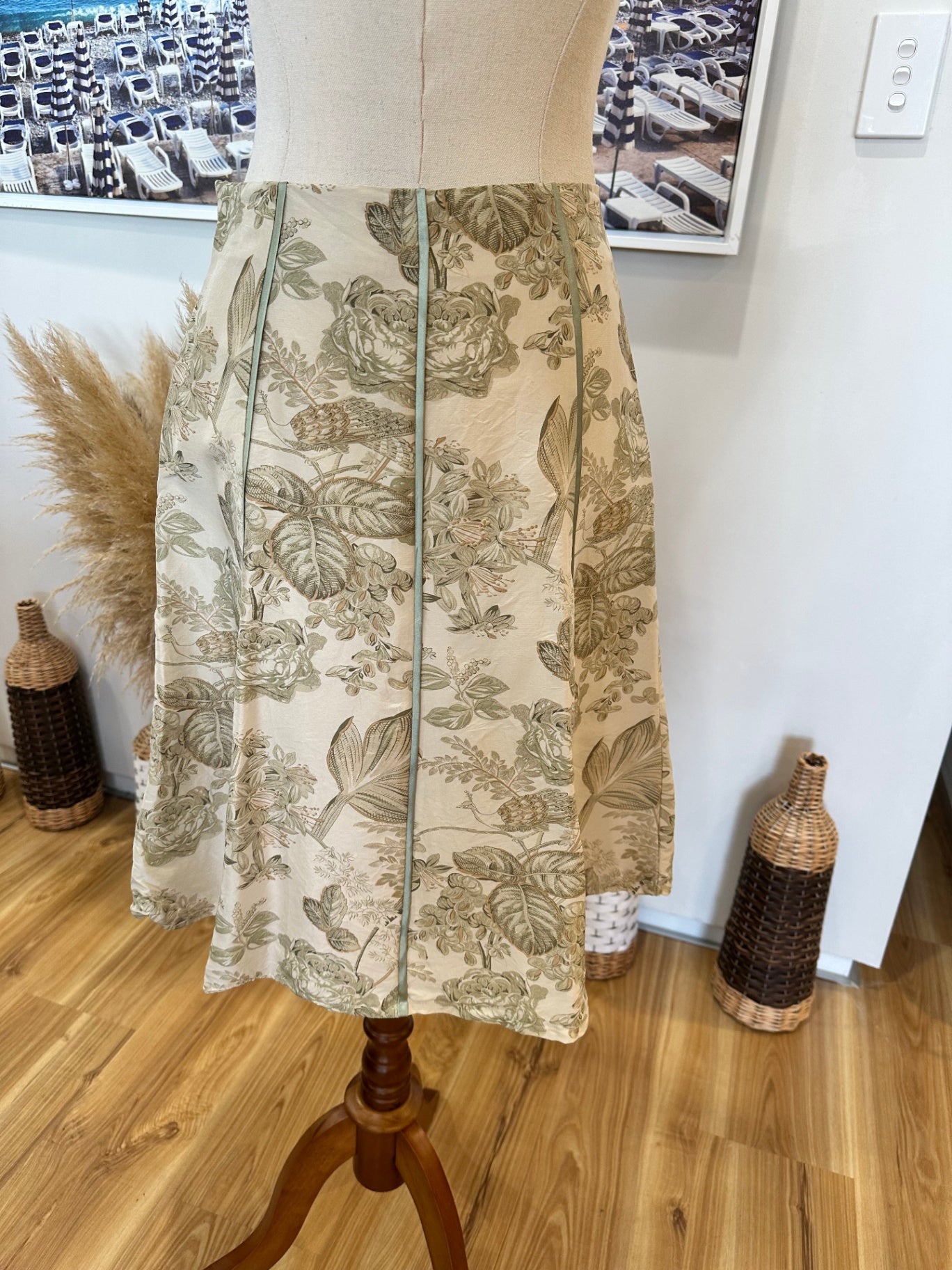 Emerge - 100% Silk - A-Line Skirt - Size 8 - Beige with floral pattern in muted tones