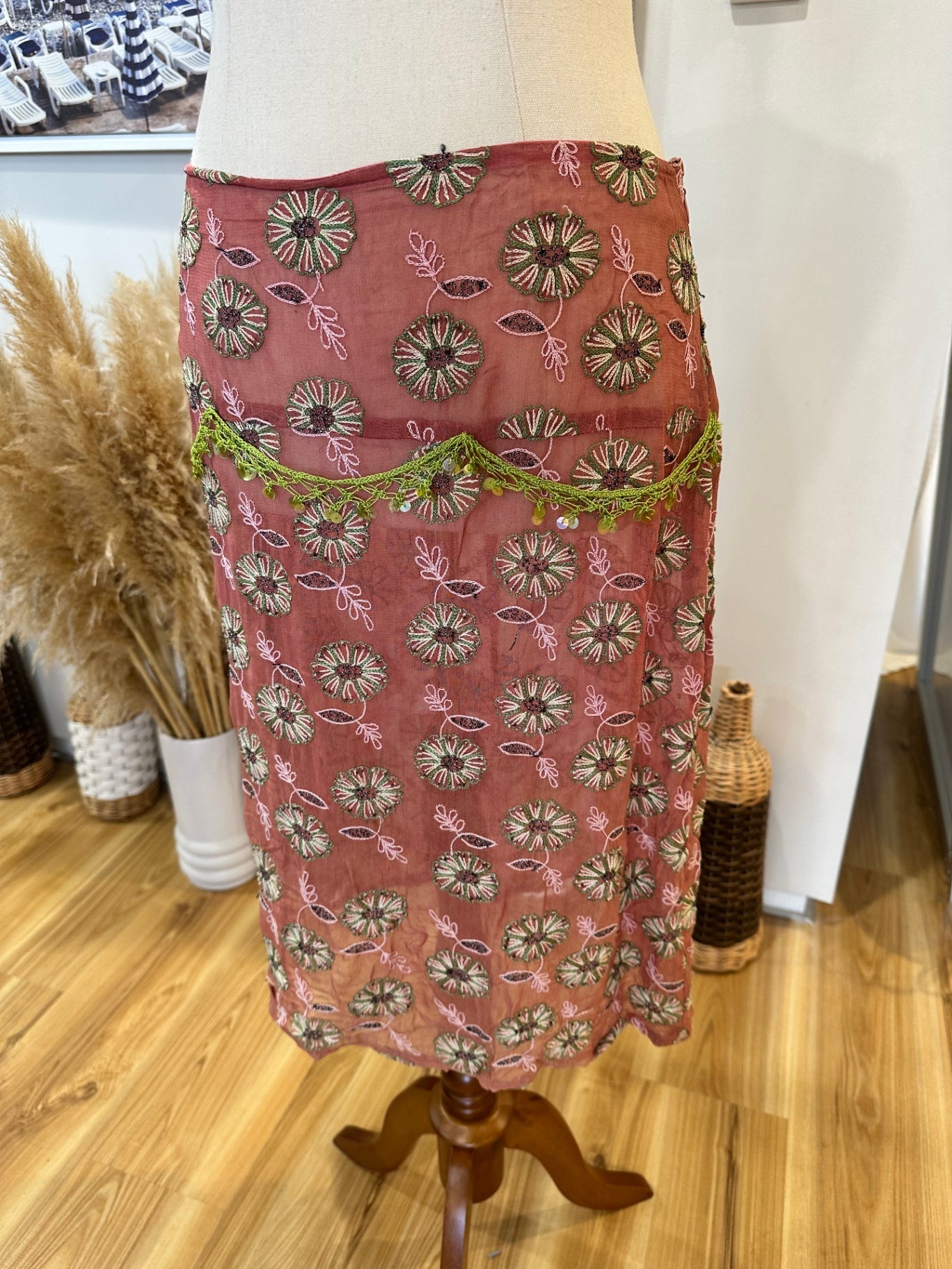 Alannah Hill - Lace Skirt w Embroidery - Size 14 - Pink