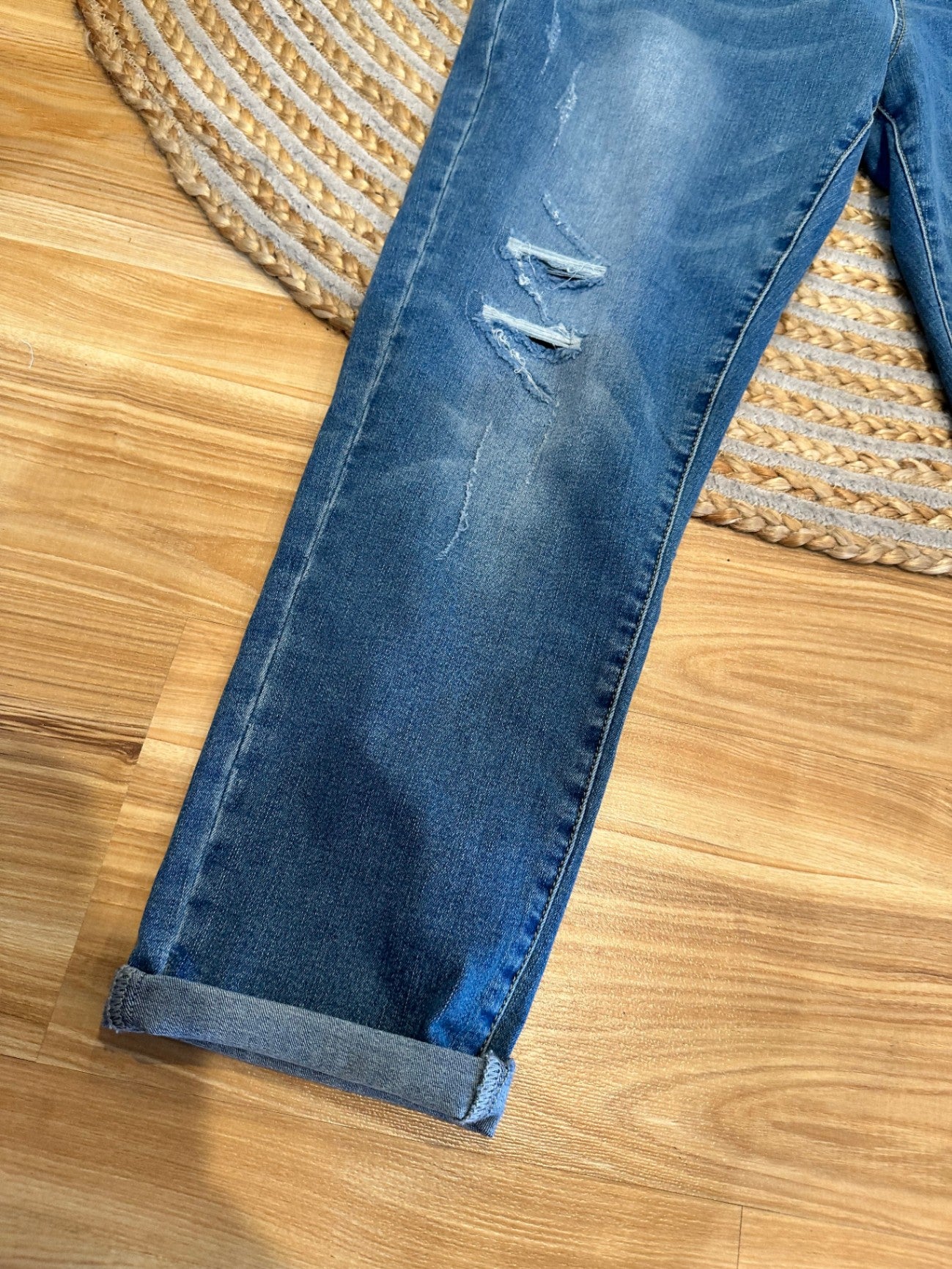 Threadz - Cropped / Distressed / Stretch Jeans - Size 18 - Blue