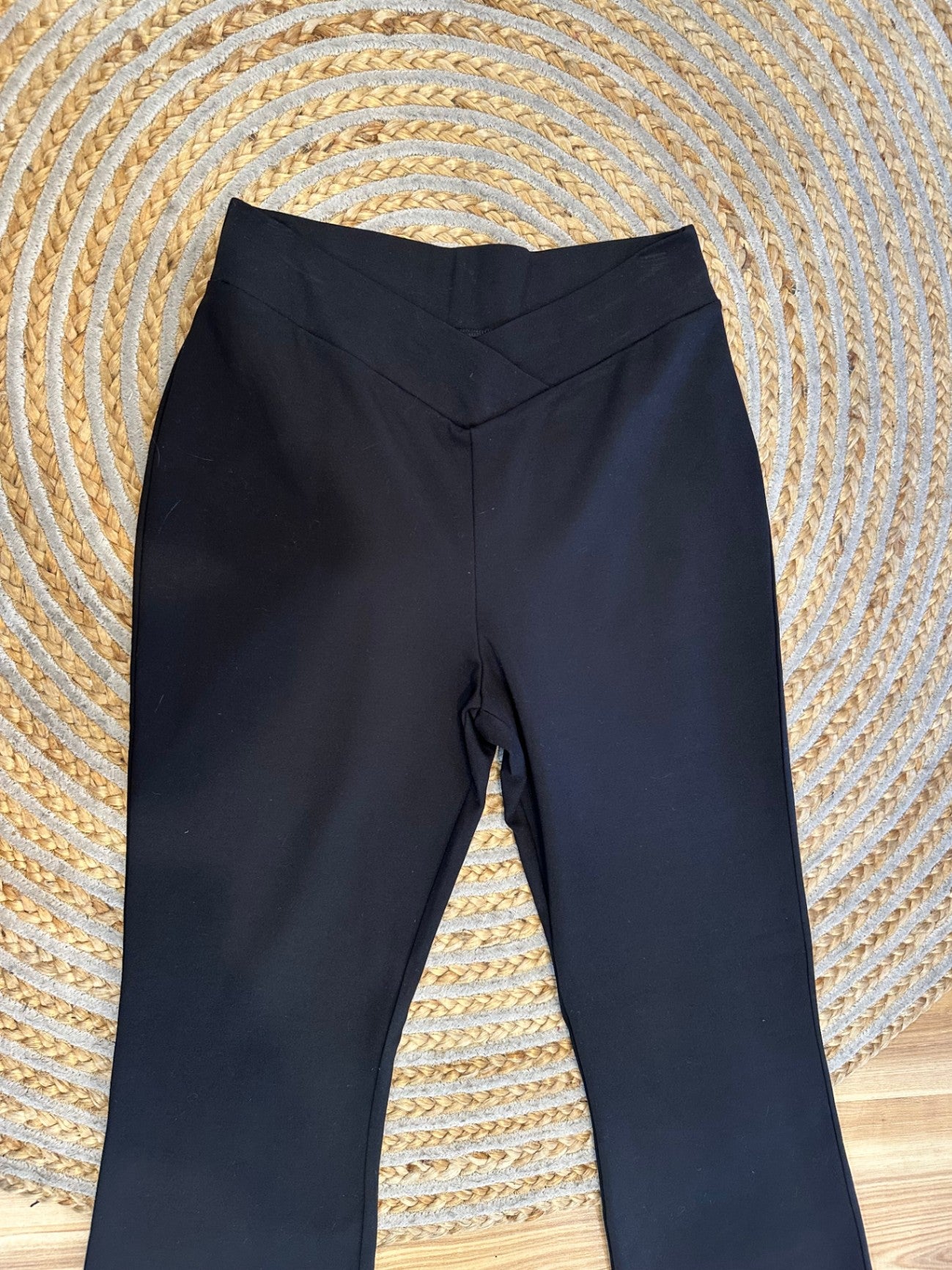 Glassons - Stretchy Black Pants w Bootleg - Size 16