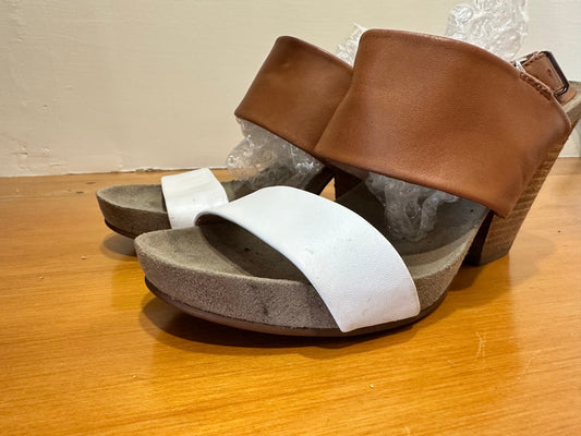 Wittner Sandals 39 Beige and Brown