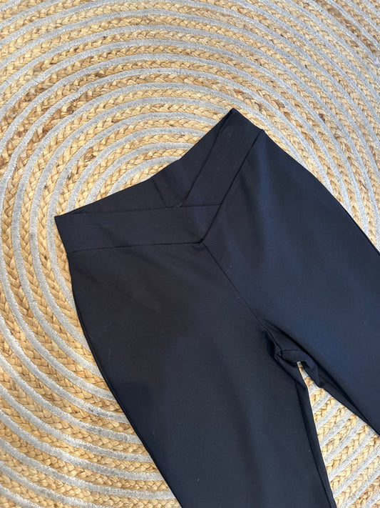 Glassons - Stretchy Black Pants w Bootleg - Size 16
