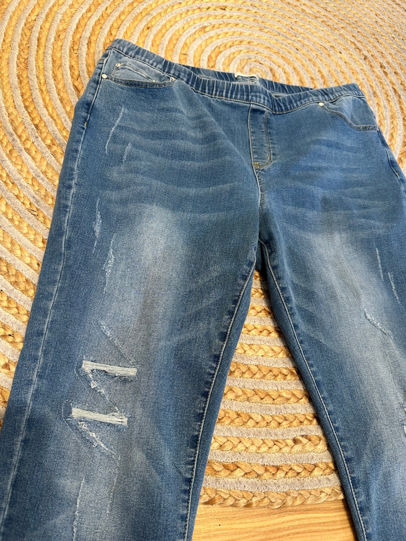 Threadz - Cropped / Distressed / Stretch Jeans - Size 18 - Blue