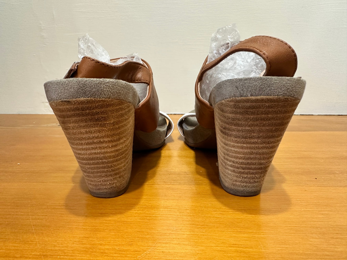 Wittner Sandals 39 Beige and Brown