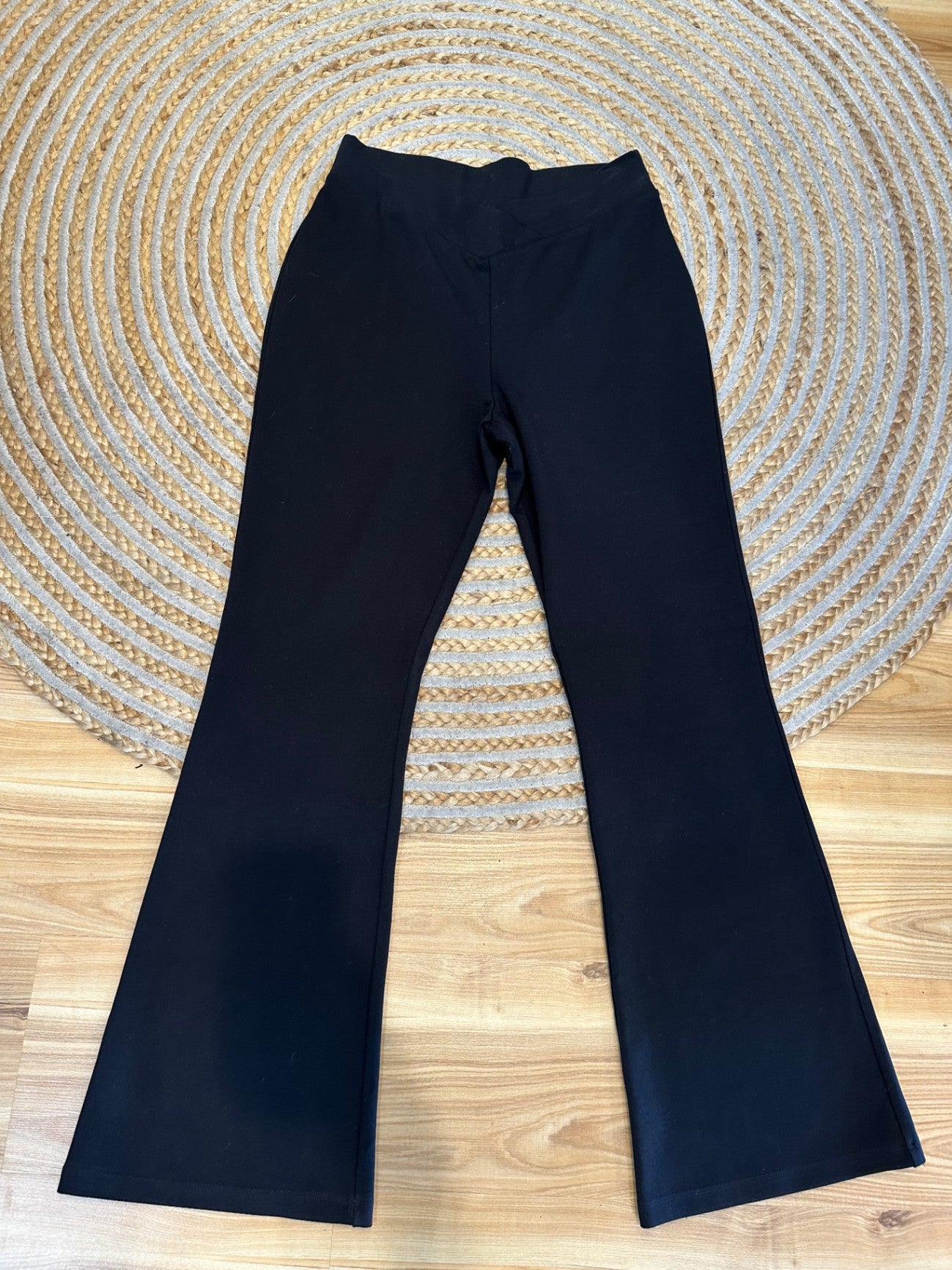 Glassons - Stretchy Black Pants w Bootleg - Size 16