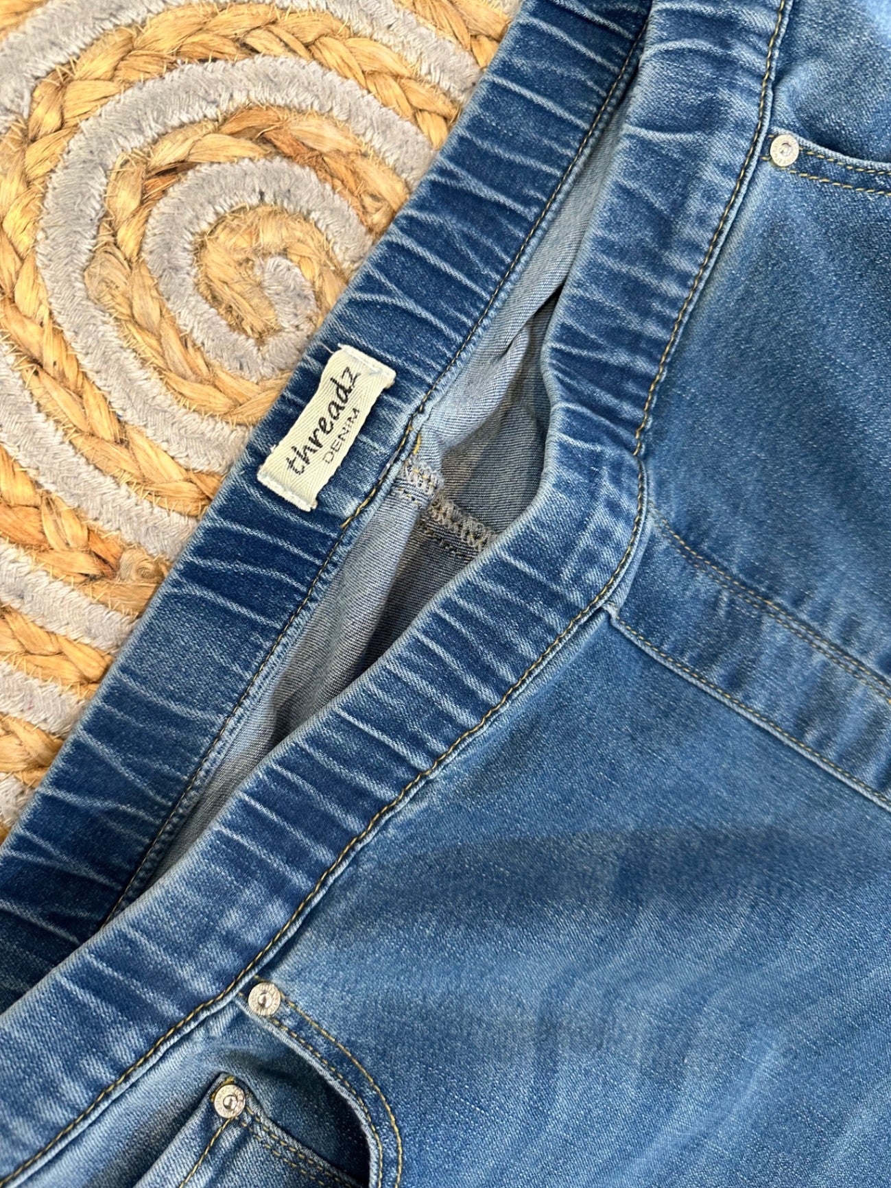 Threadz - Cropped / Distressed / Stretch Jeans - Size 18 - Blue