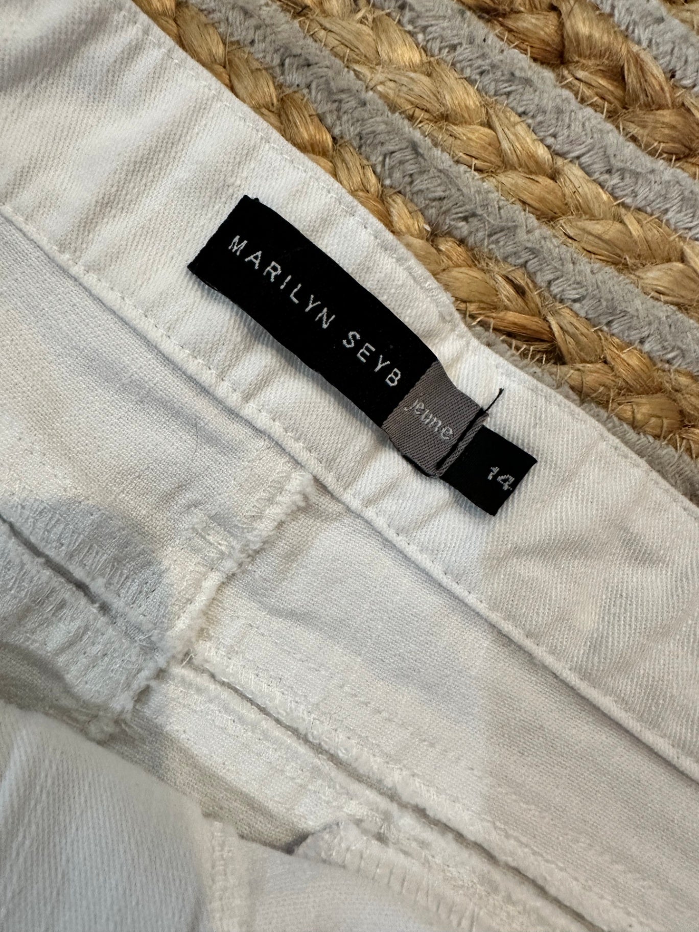 Marilyn Seyb - Mini Skirt - Size 14 - White - 96% Cotton