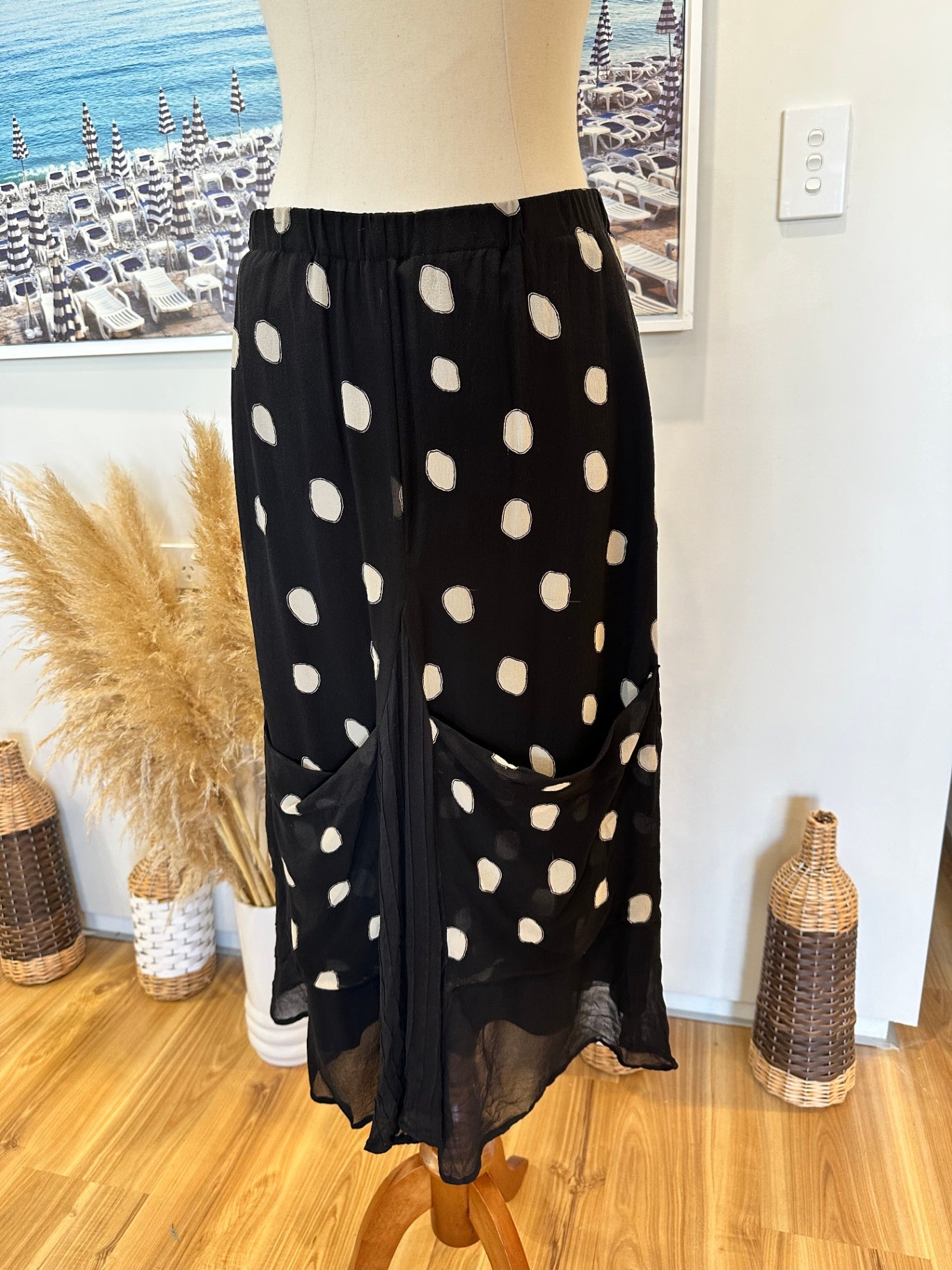 Verge - 100% Silk Skirt - Size 12 - Black and Beige