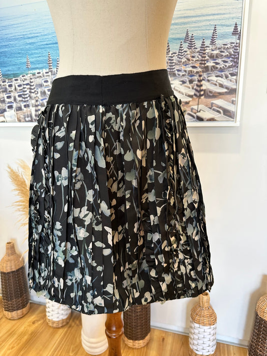 Portmans - Mini Skirt - Size 8 - Black w Pattern