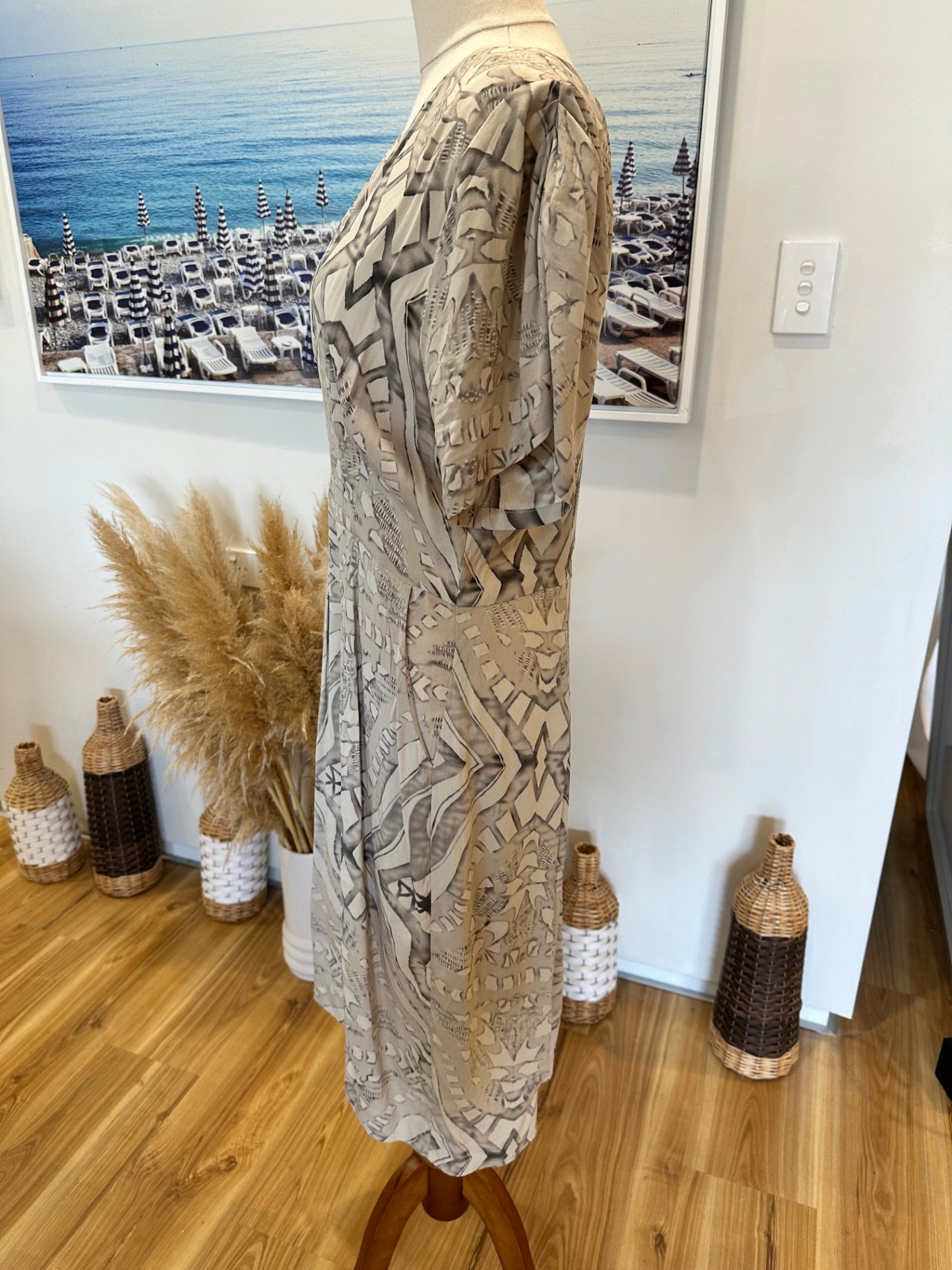 [SALE] 90% Silk Dress - Medium - Beige, Black, White
