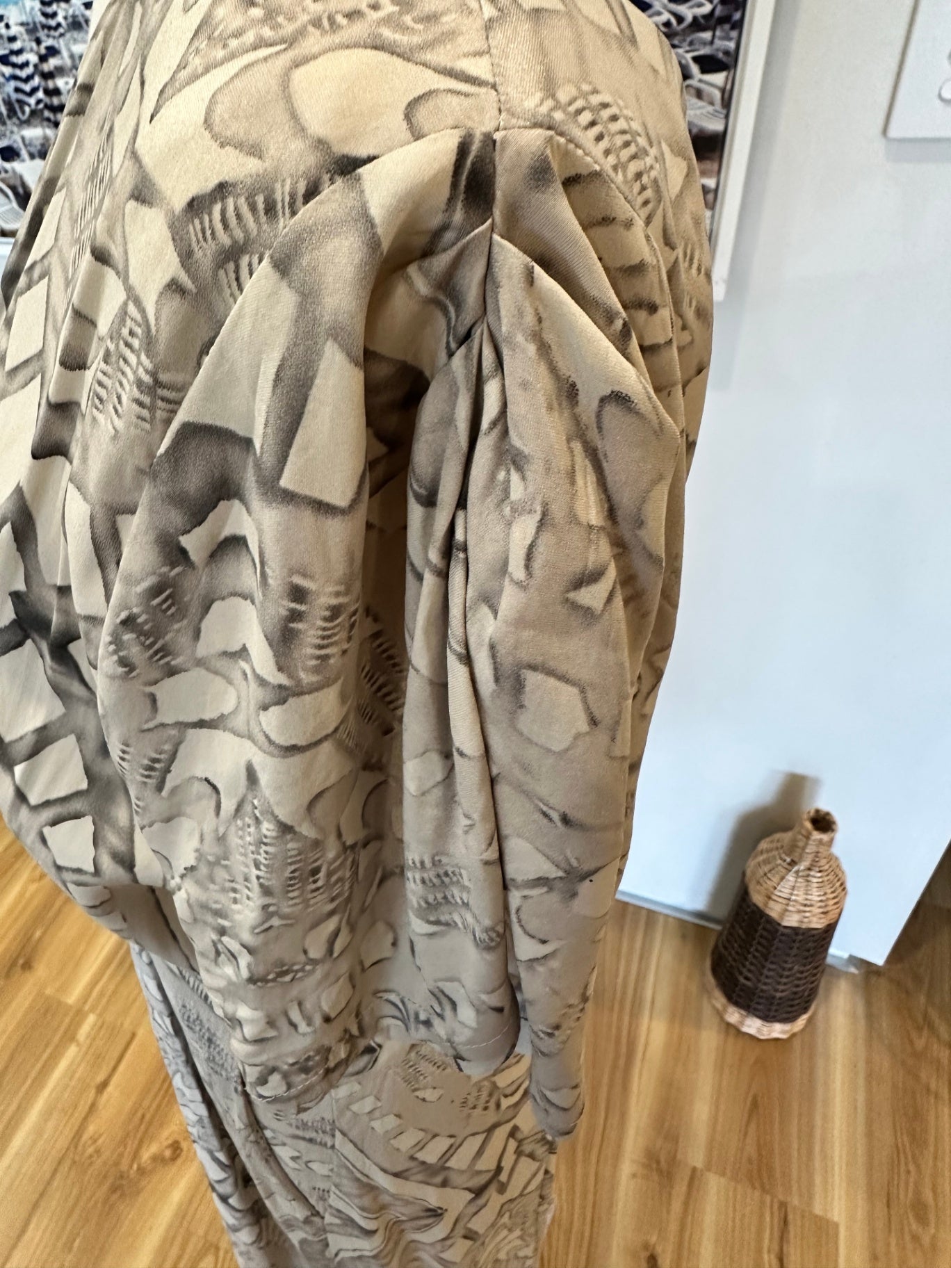 [SALE] 90% Silk Dress - Medium - Beige, Black, White