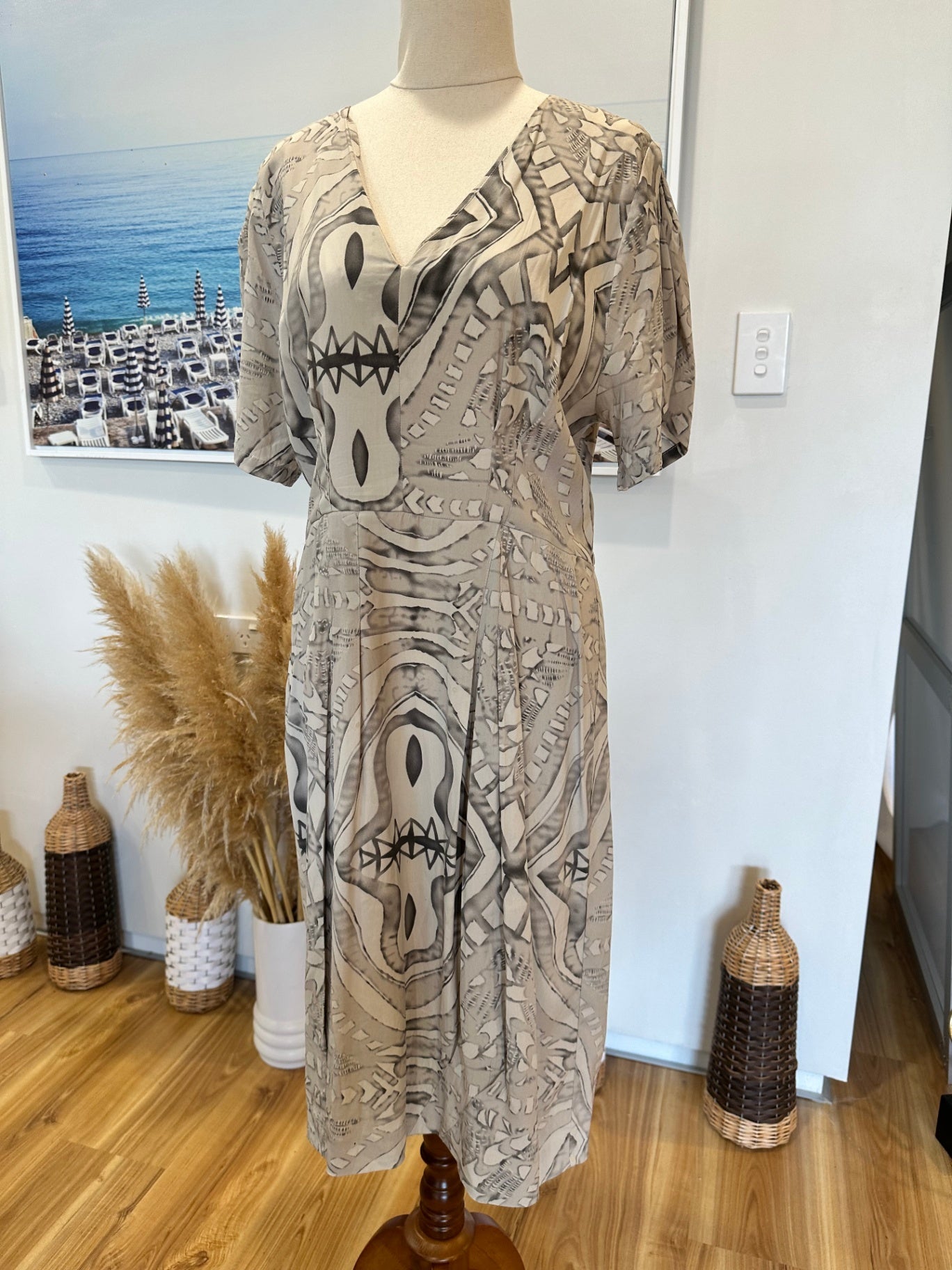 [SALE] 90% Silk Dress - Medium - Beige, Black, White