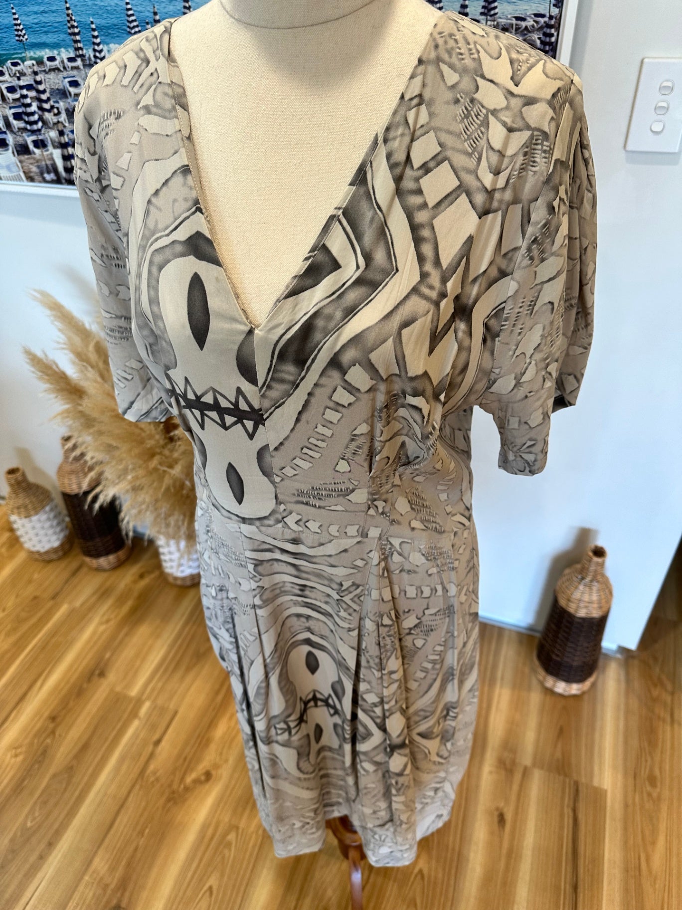 [SALE] 90% Silk Dress - Medium - Beige, Black, White