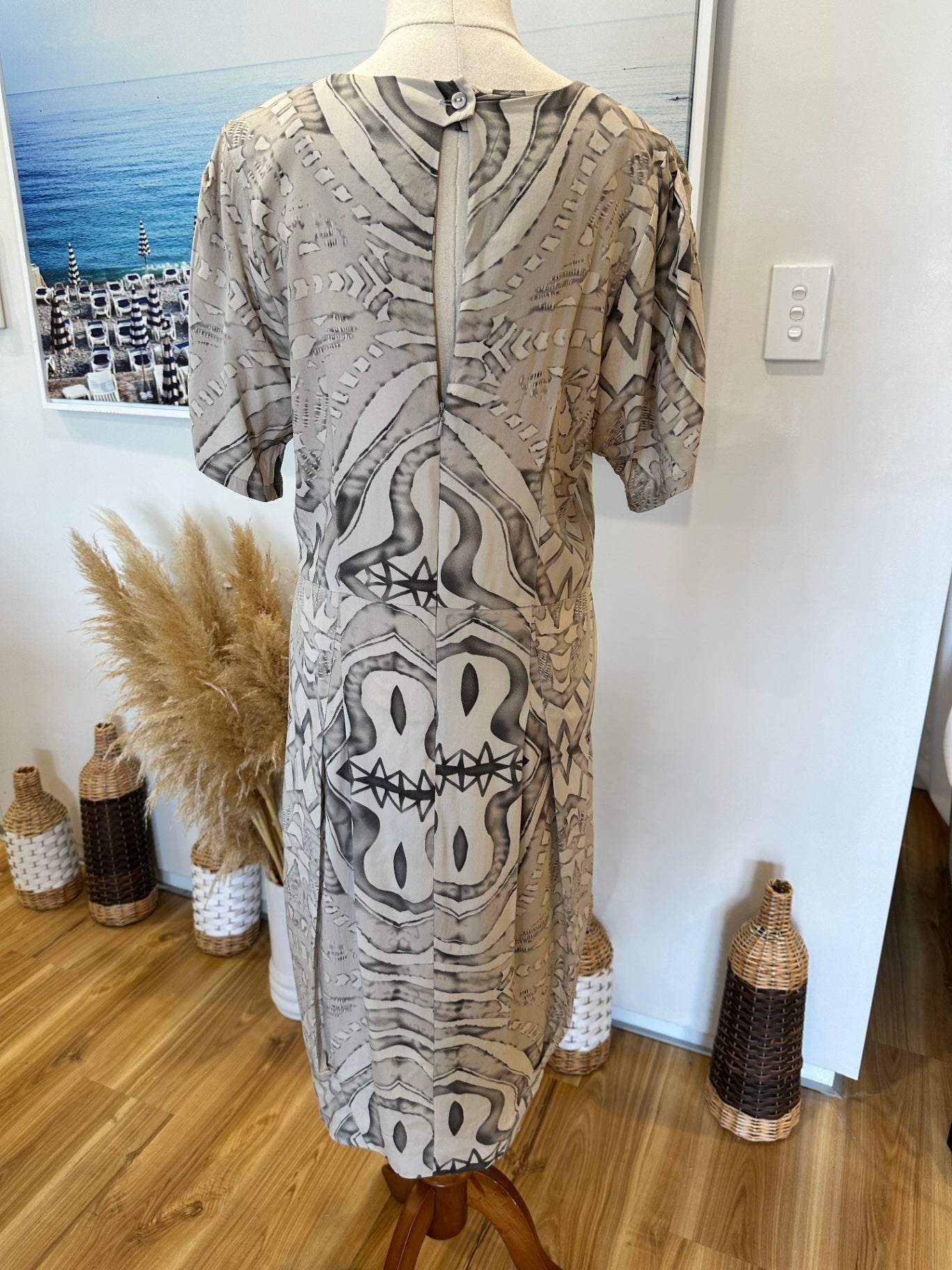 [SALE] 90% Silk Dress - Medium - Beige, Black, White