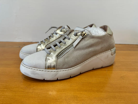 [SALE] Hispanita Sneakers - Size EU 41 - Gold and white