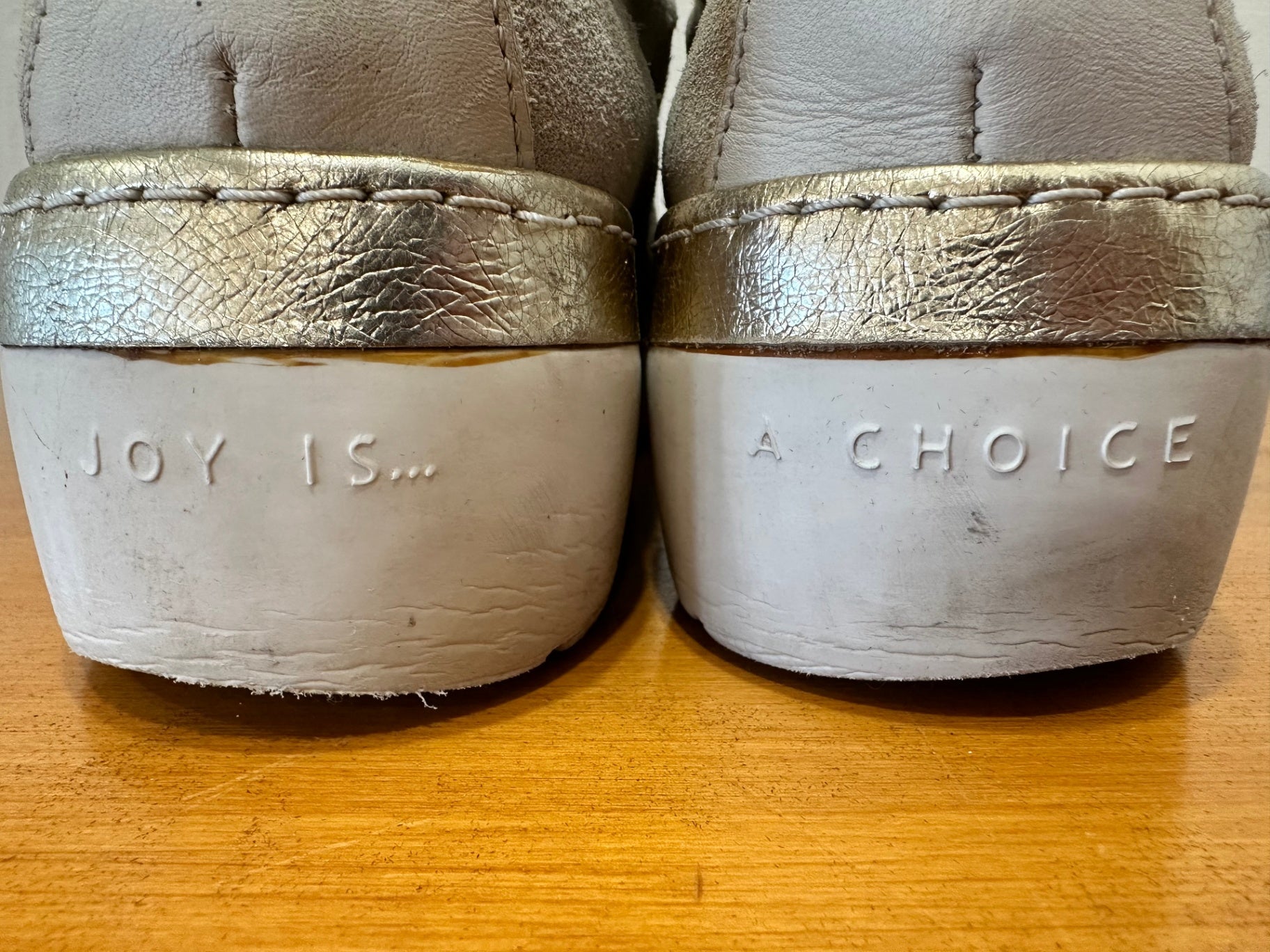 [SALE] Hispanita Sneakers - Size EU 41 - Gold and white