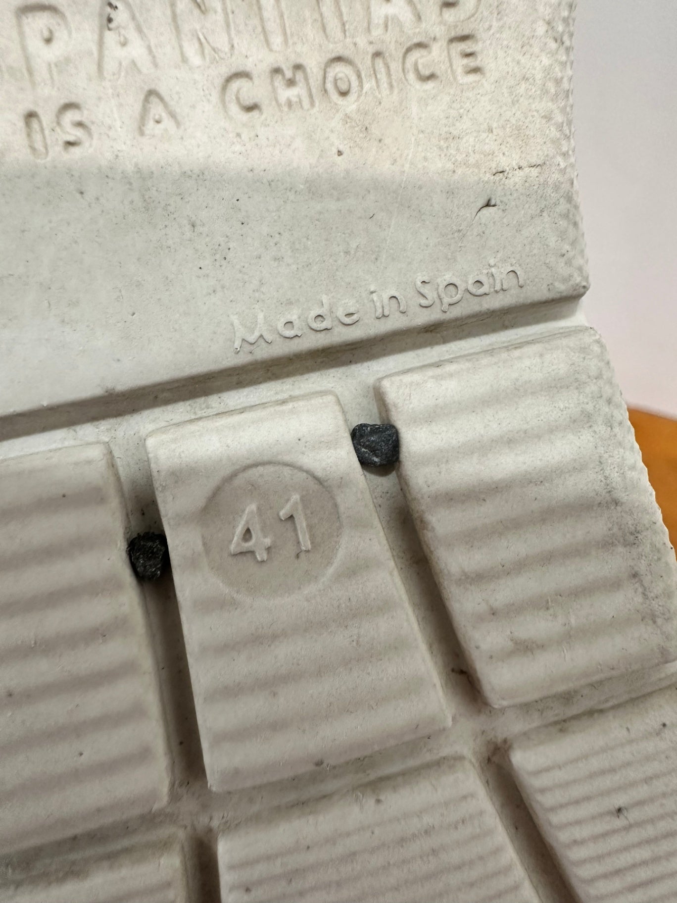 [SALE] Hispanita Sneakers - Size EU 41 - Gold and white