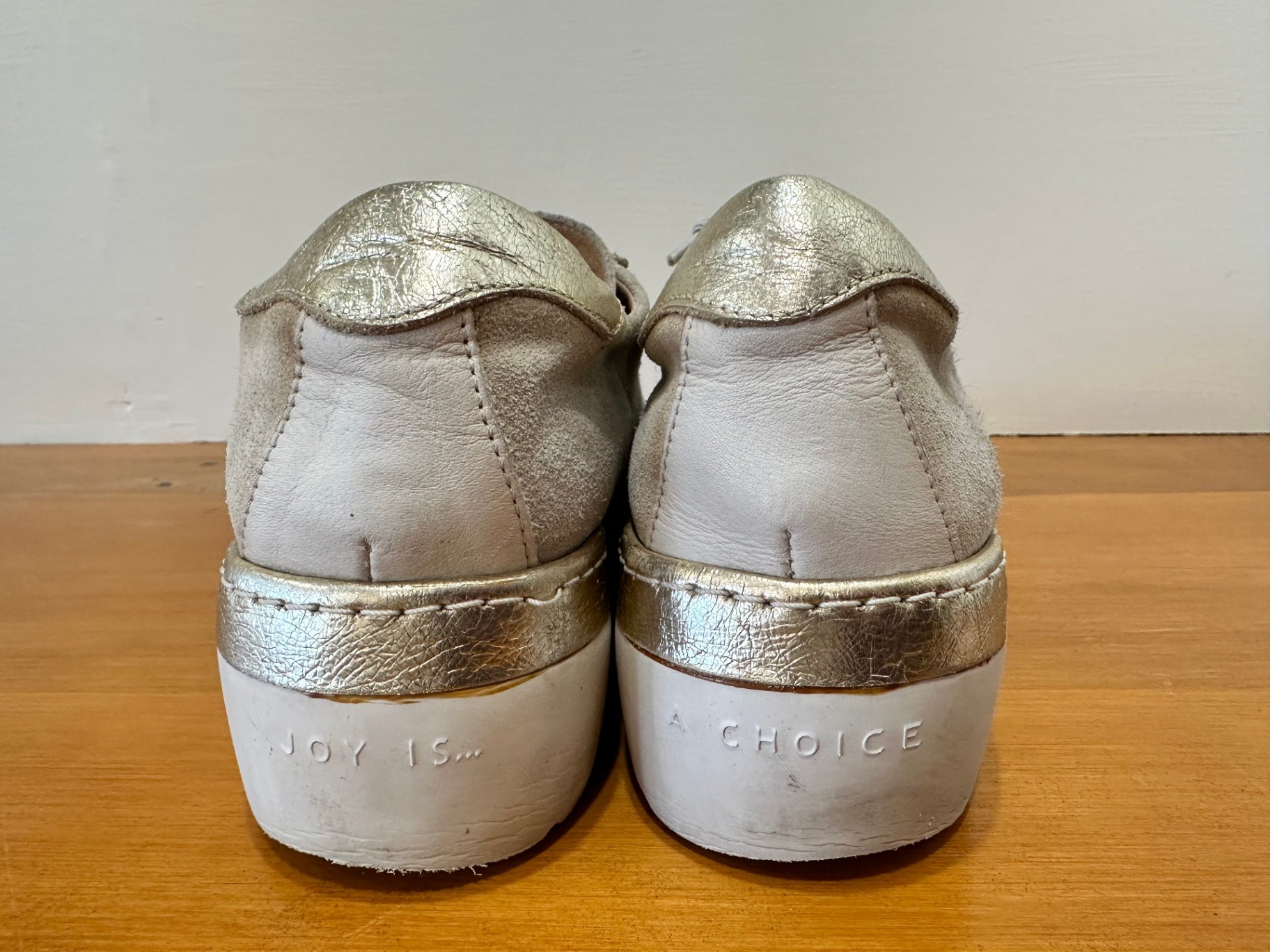 [SALE] Hispanita Sneakers - Size EU 41 - Gold and white
