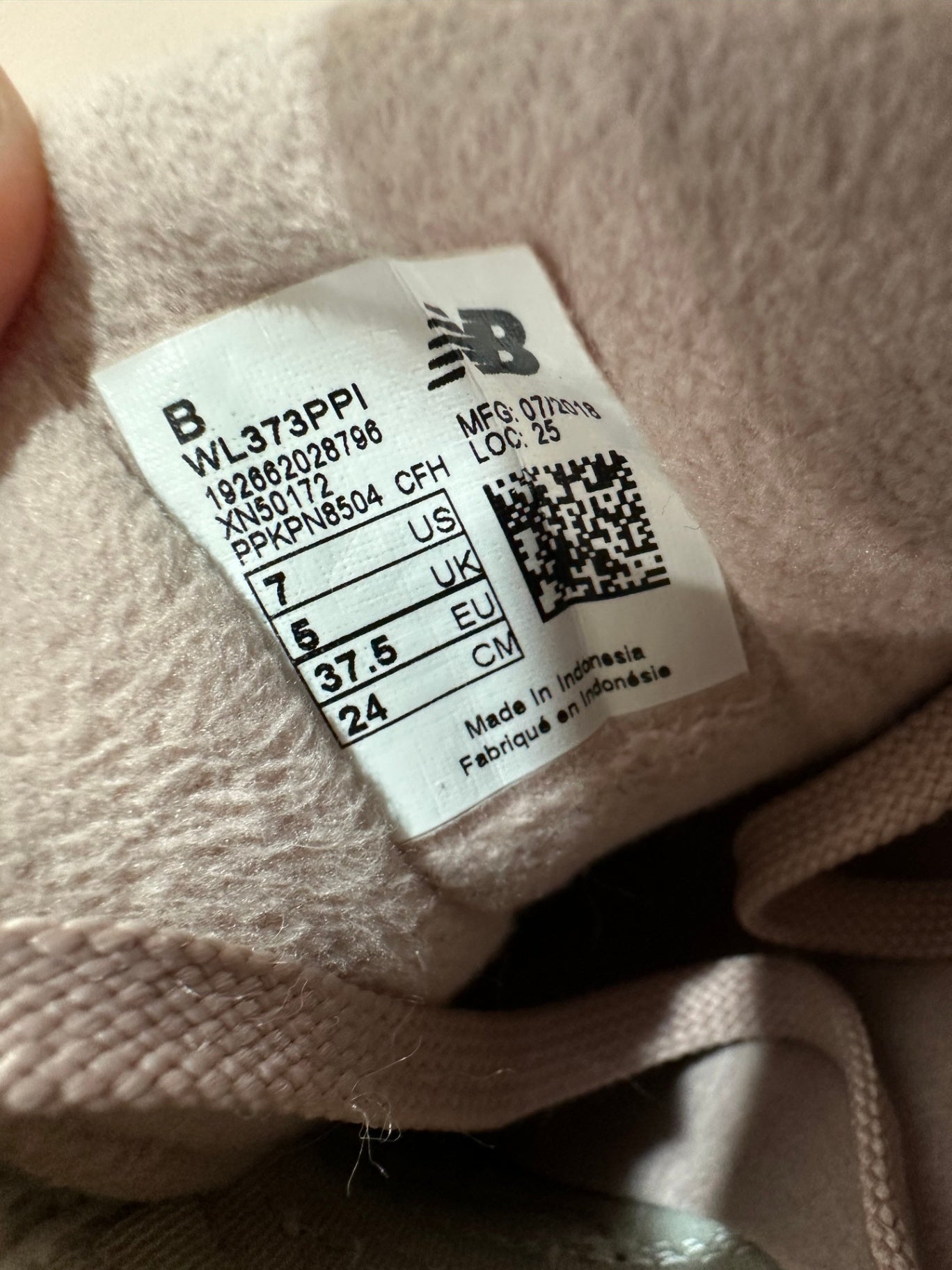 New Balance - Pale Pink Sneakers - Size 7