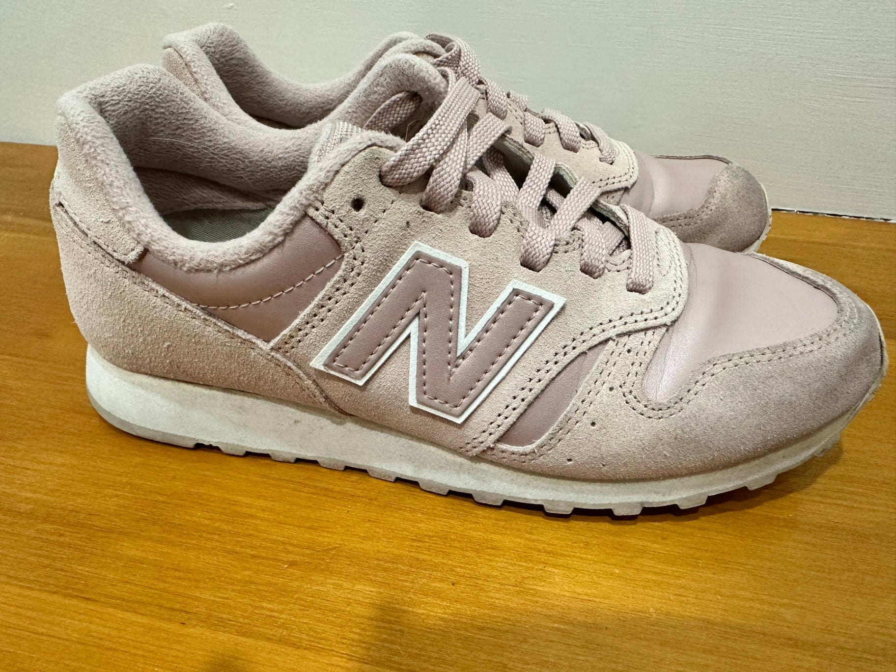 New Balance - Pale Pink Sneakers - Size 7