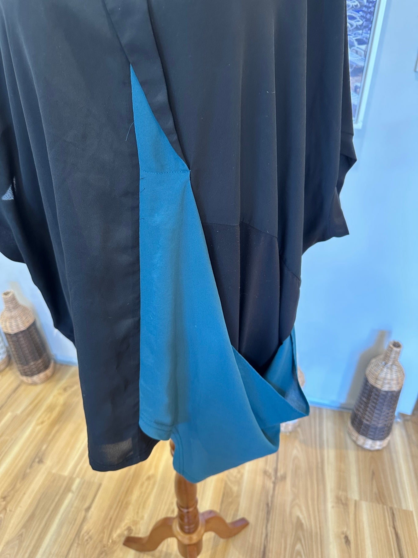 [SALE] Emma Rose - Blouse - Size 18 - Black and Teal