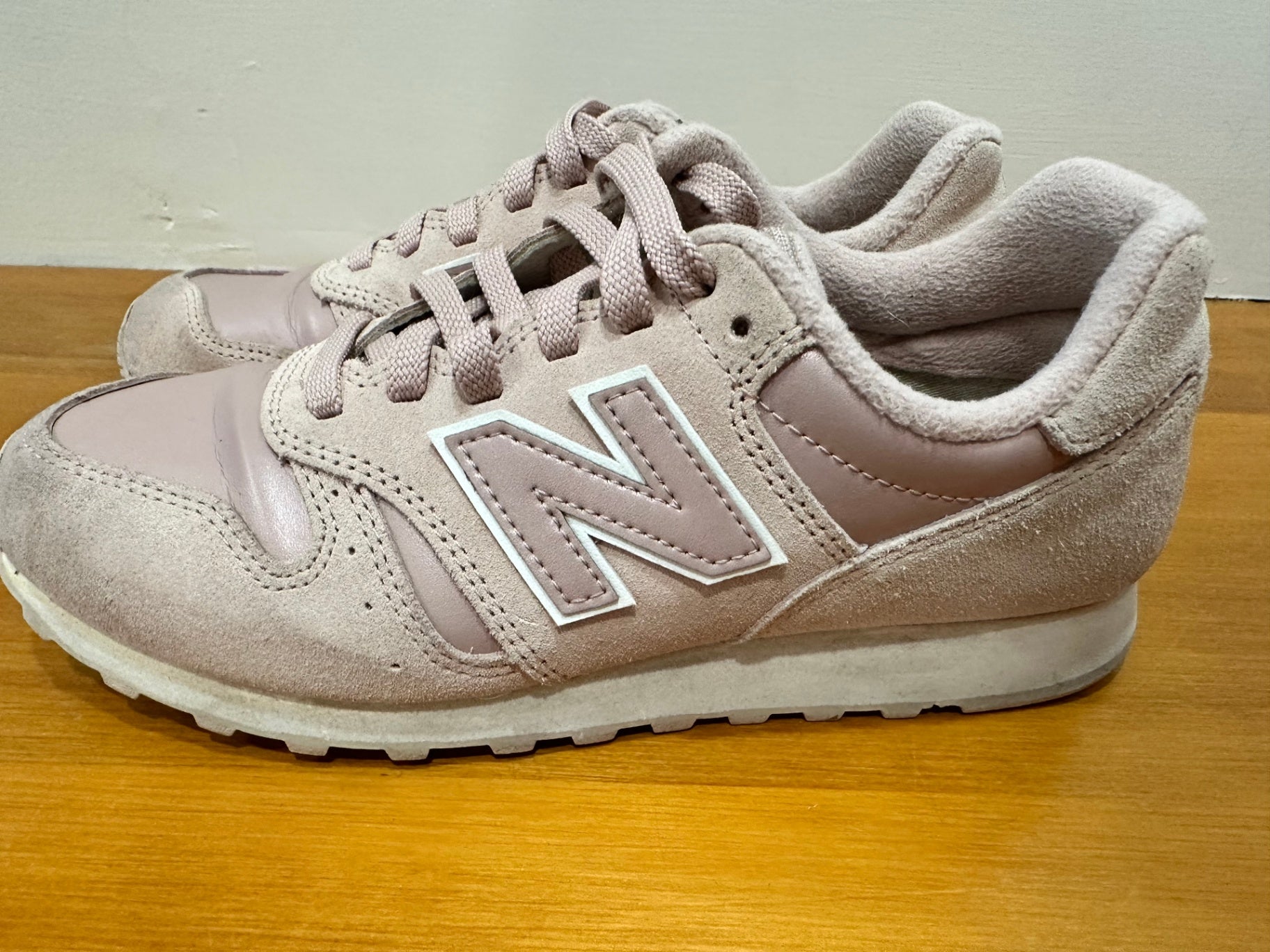 New Balance - Pale Pink Sneakers - Size 7