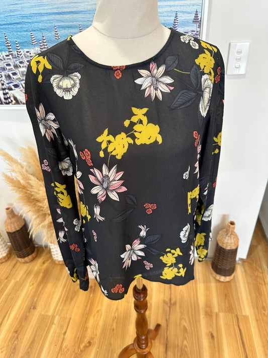 [SALE] Max Blouse - Size 6 - Black with floral pattern
