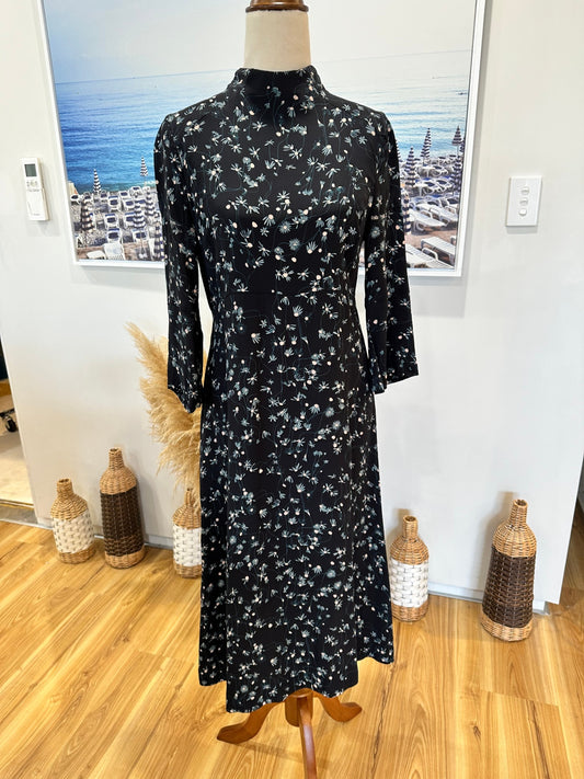 [SALE] Country Road - Dress - Size 6 - Navy w floral pattern