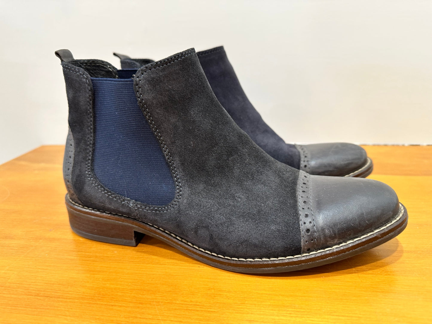 [SALE] 5th Avenue - Chelsea Boots - Leather and Suede - Size EU 39 Navy *some scratching at toe*