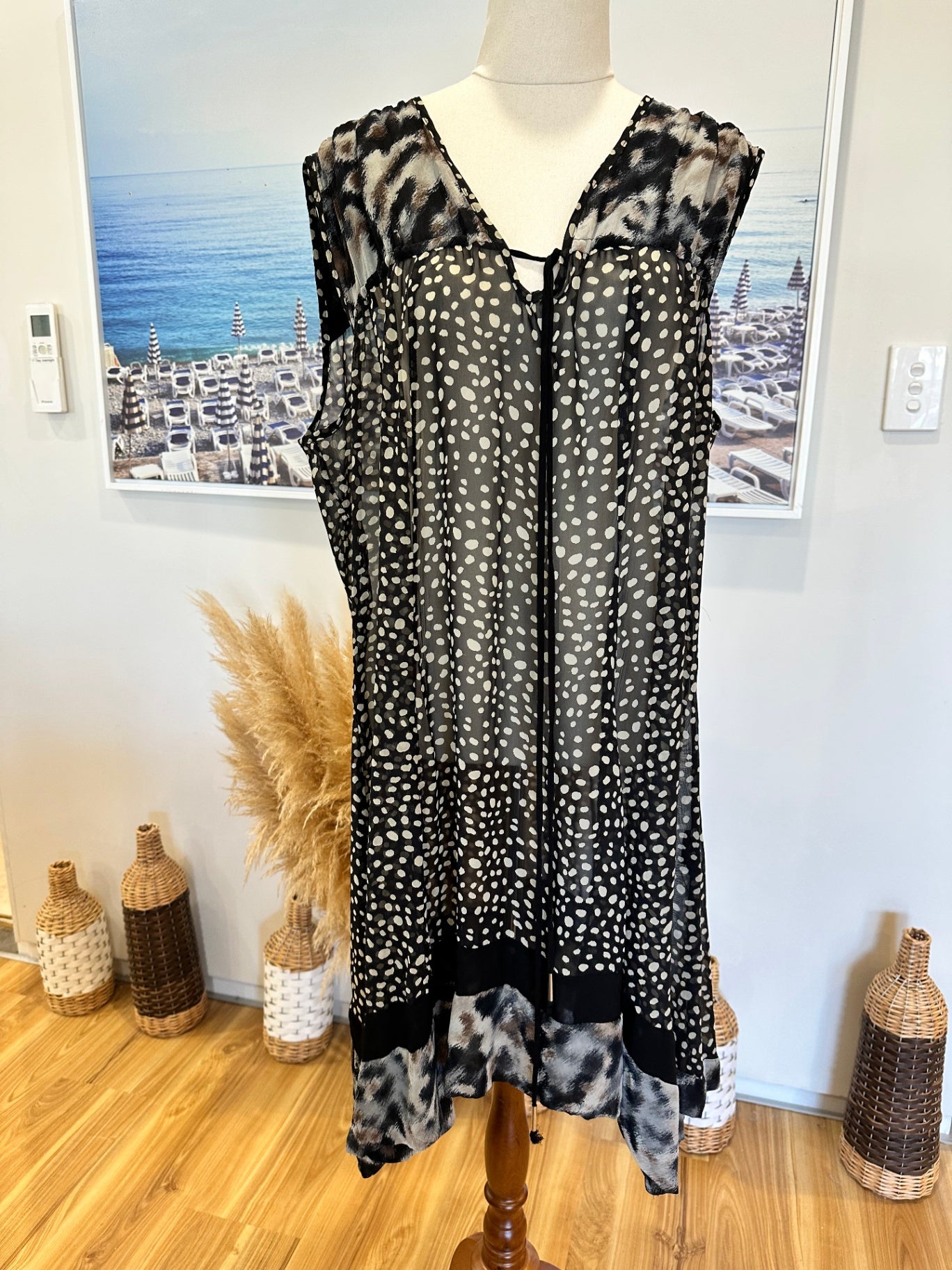 [SALE] Verge - Dress - Size 16 - Black and white