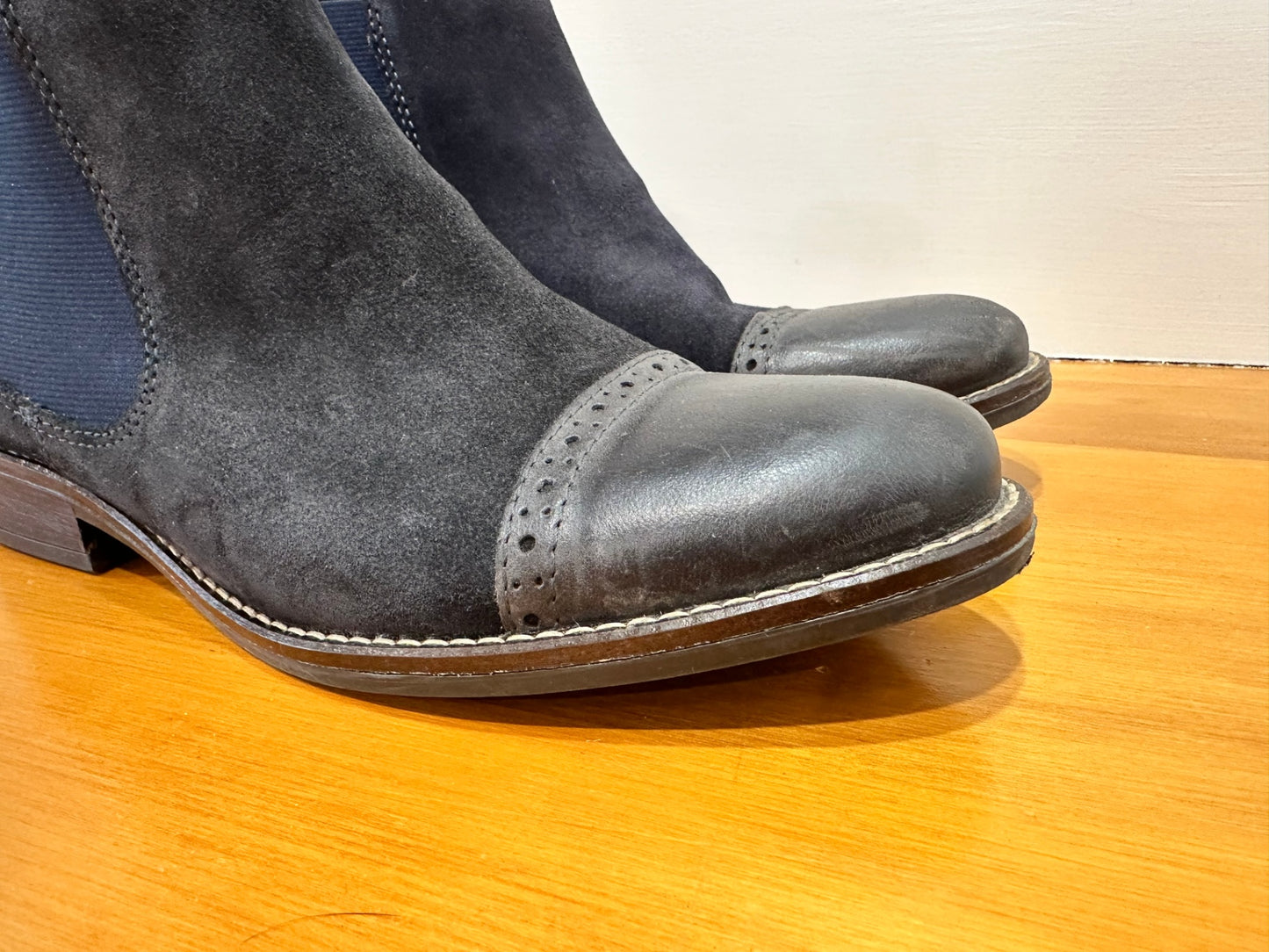 [SALE] 5th Avenue - Chelsea Boots - Leather and Suede - Size EU 39 Navy *some scratching at toe*