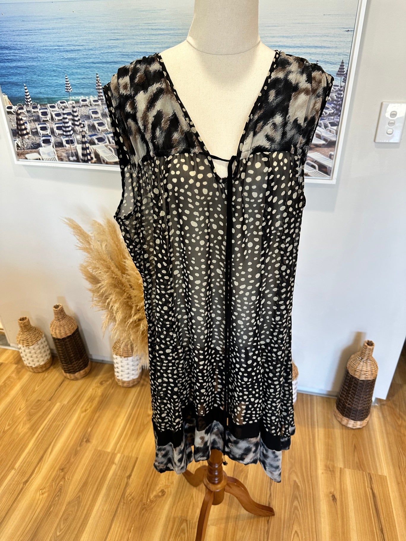 [SALE] Verge - Dress - Size 16 - Black and white