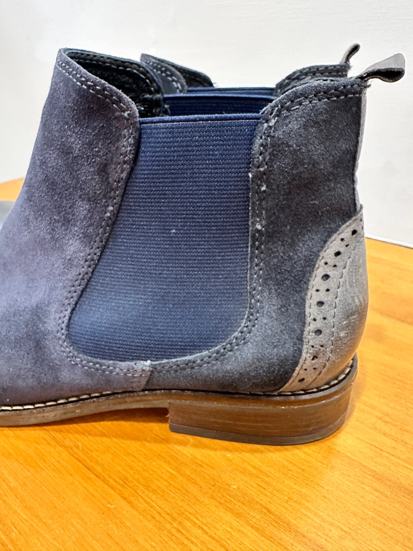 [SALE] 5th Avenue - Chelsea Boots - Leather and Suede - Size EU 39 Navy *some scratching at toe*