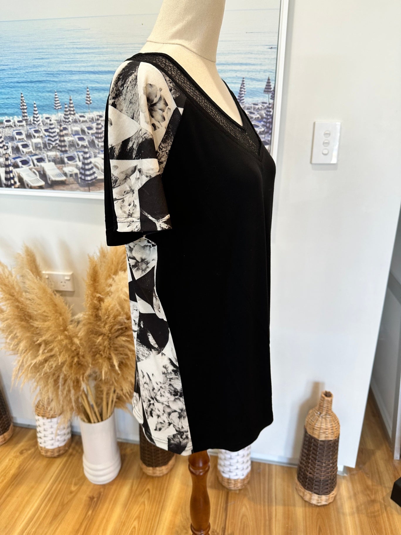 [SALE] Macjays - Top - Size 14 - Black and white