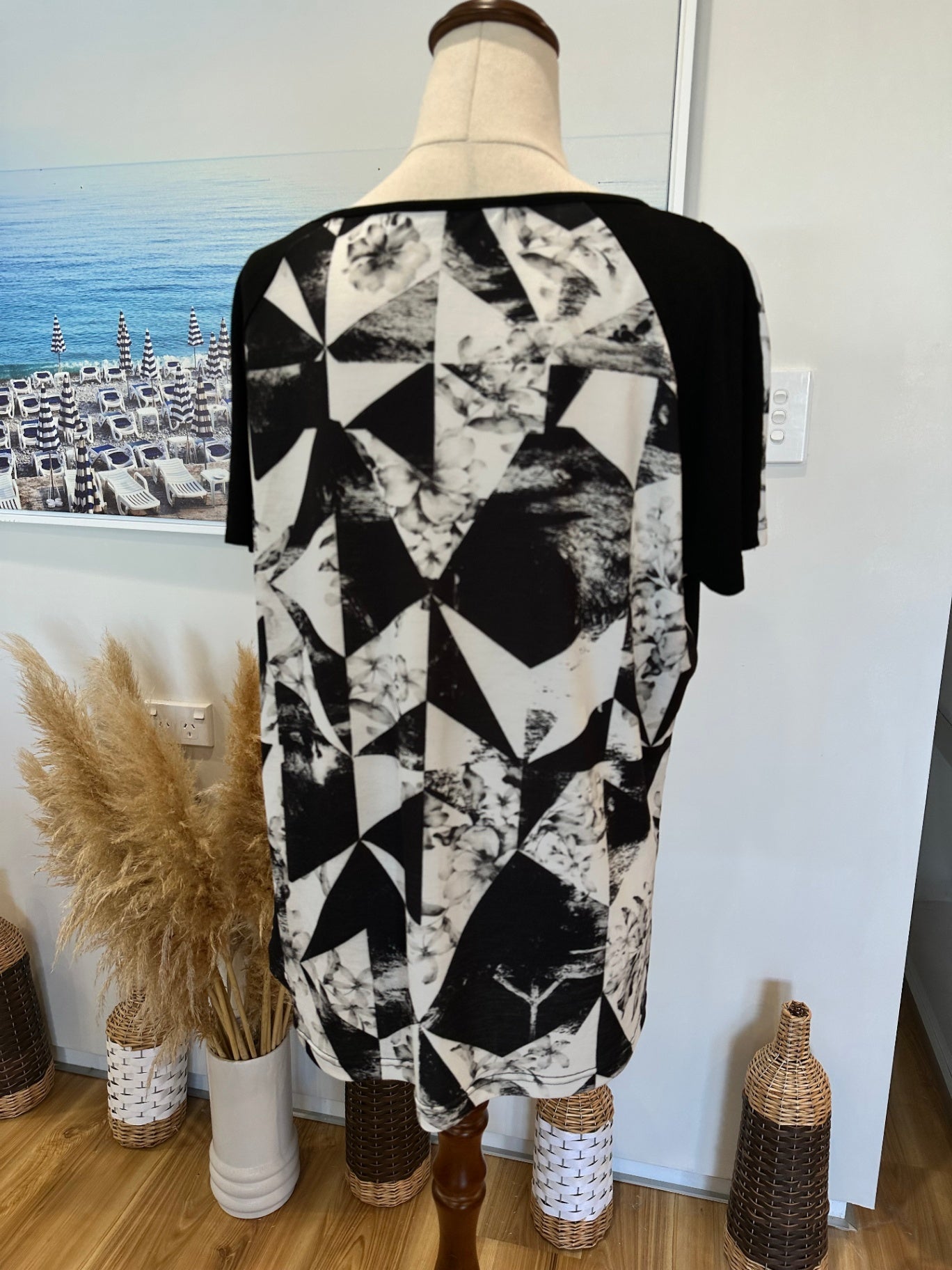 [SALE] Macjays - Top - Size 14 - Black and white