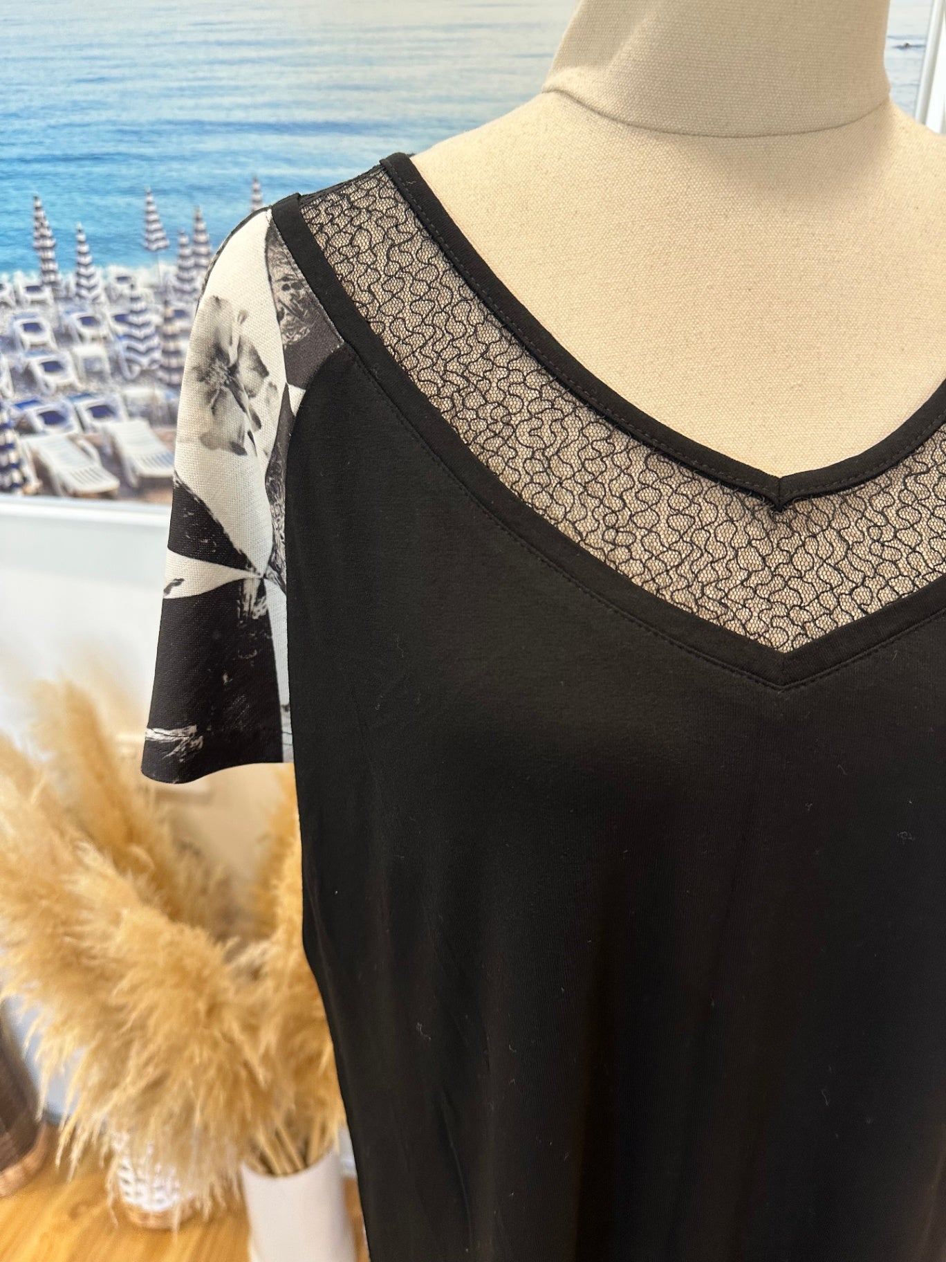 [SALE] Macjays - Top - Size 14 - Black and white